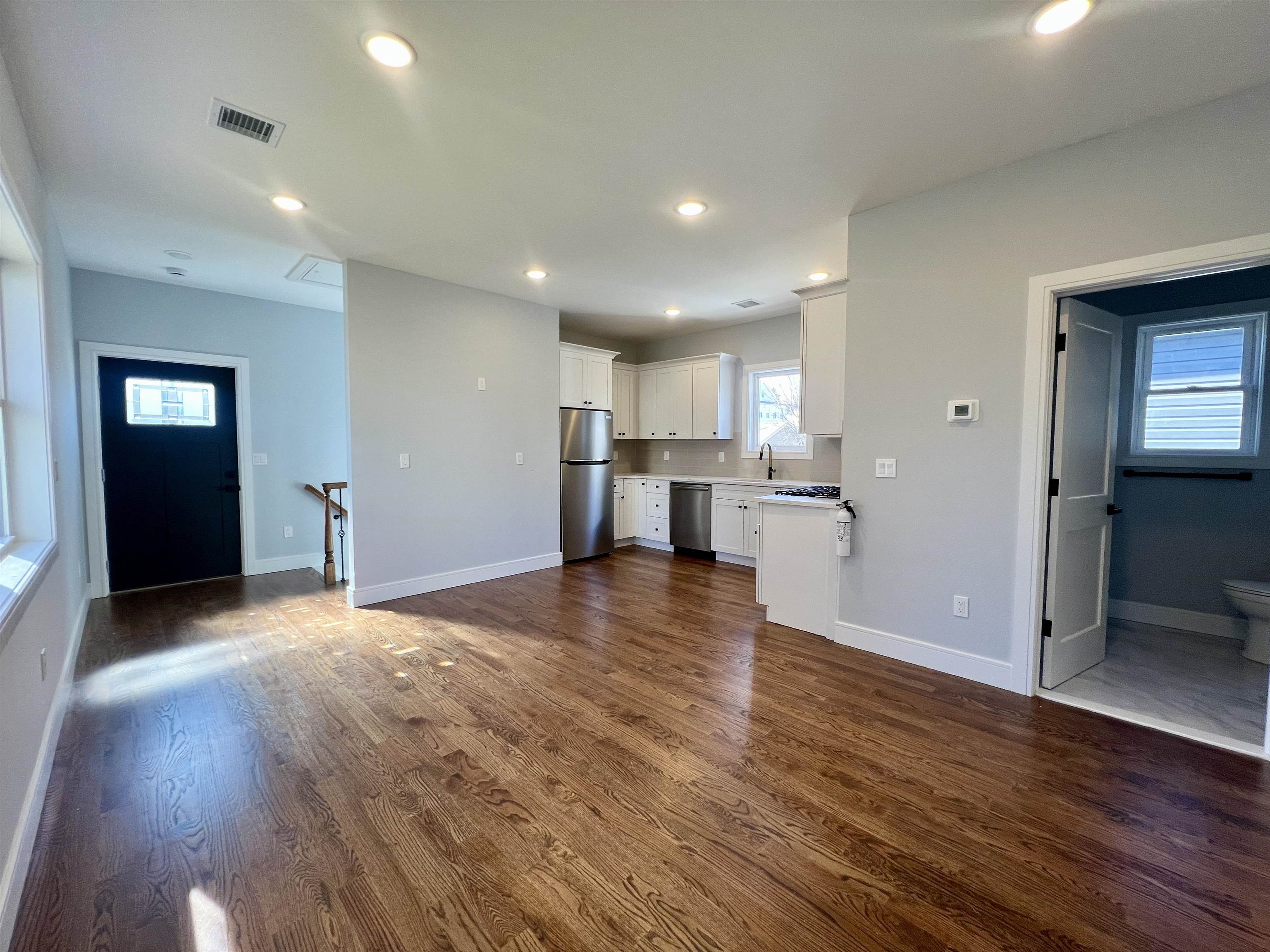 # 250008160 - For Rent in Wallington NJ