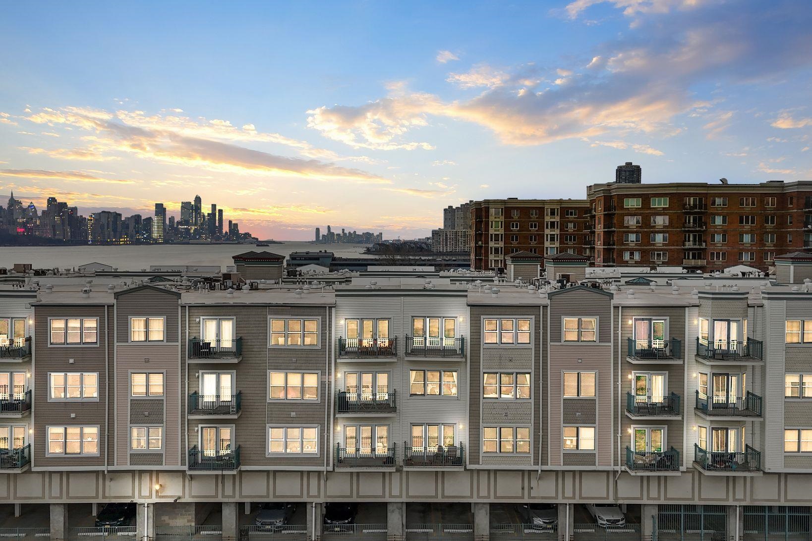 # 250008176 - For Rent in Edgewater NJ
