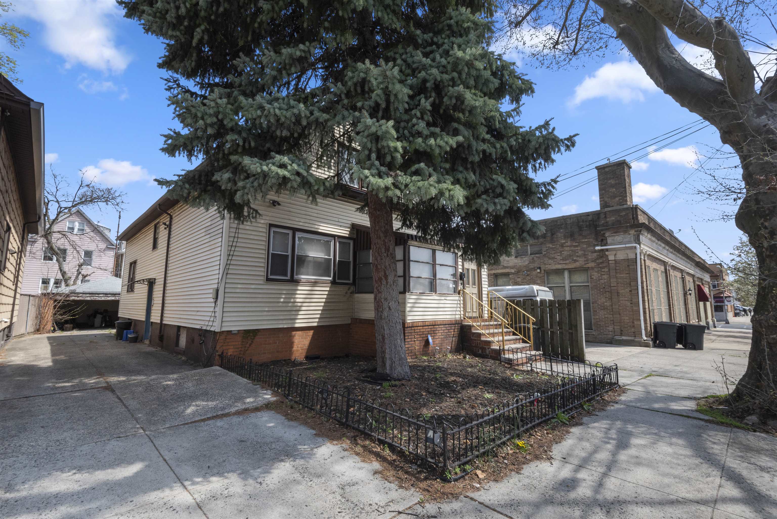 # 250008202 - For Rent in Bayonne NJ