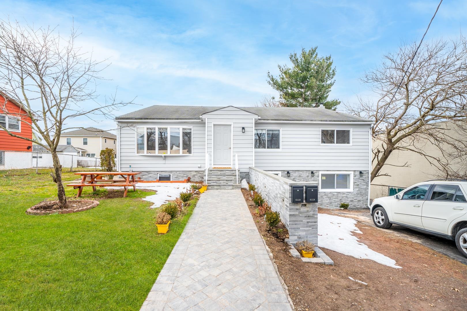 # 250008219 - For Rent in Secaucus NJ