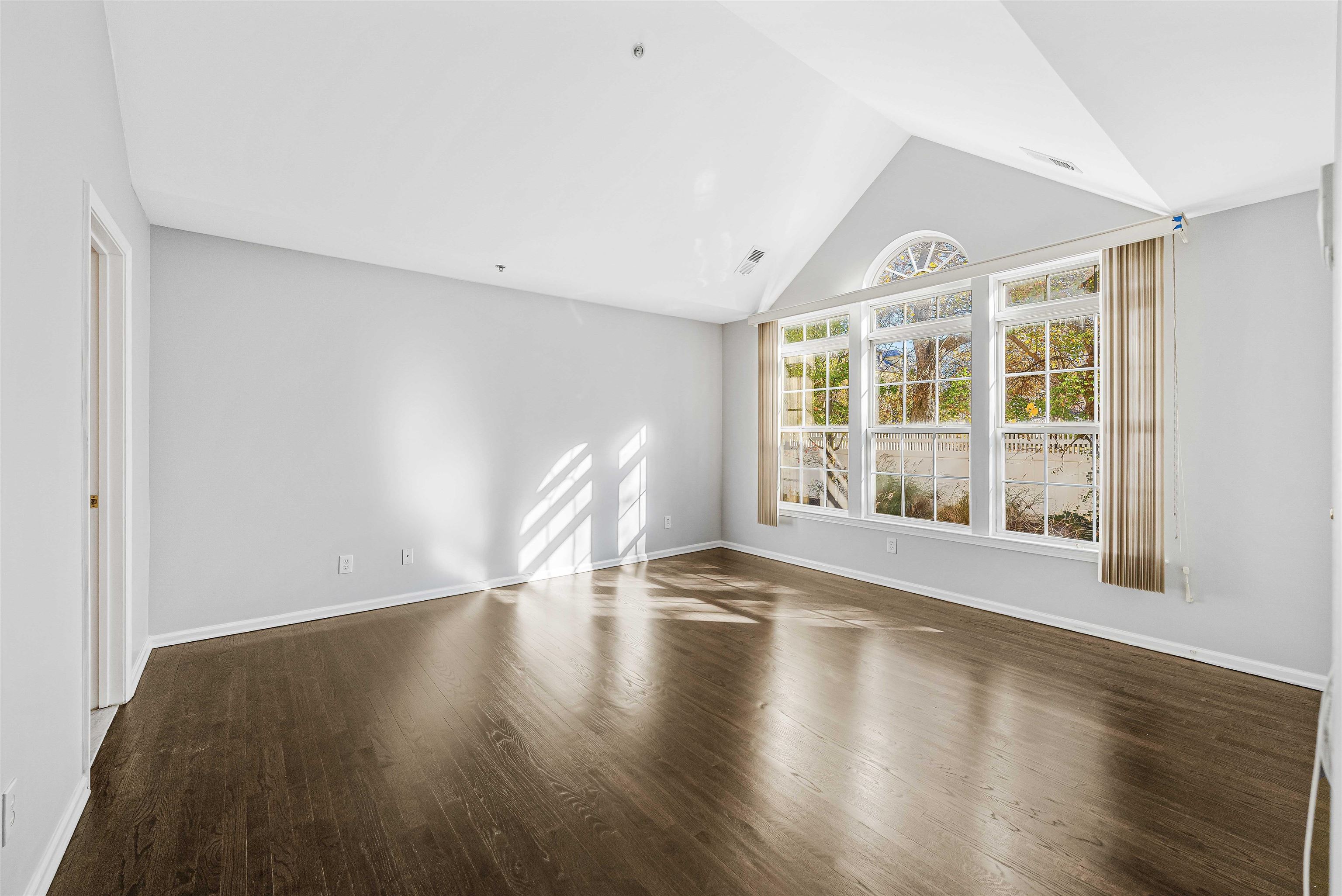 # 250008278 - For Rent in Bayonne NJ