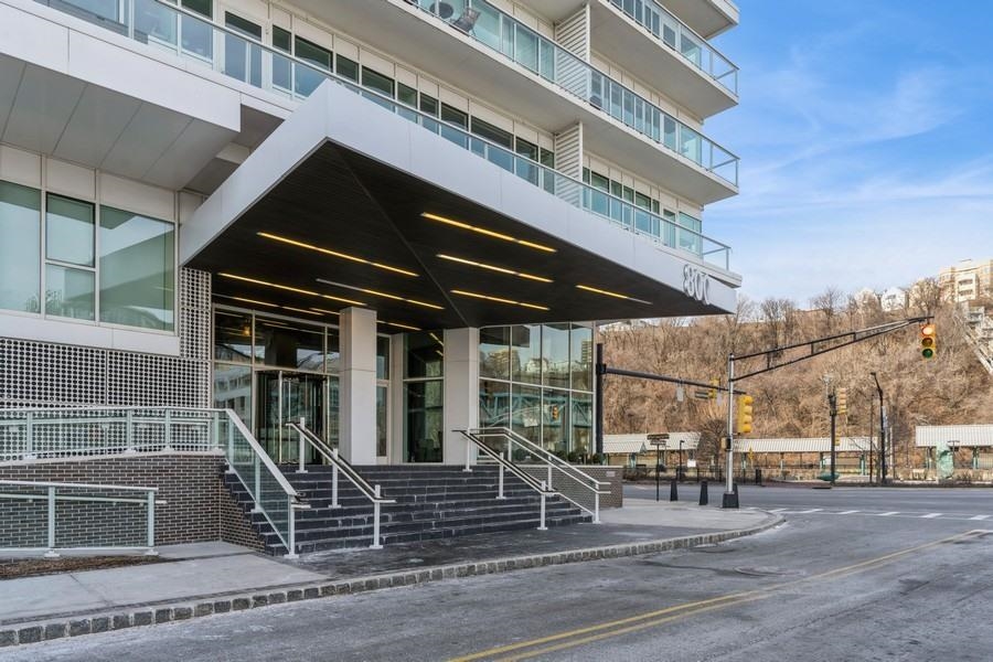 # 250008297 - For Rent in Weehawken NJ