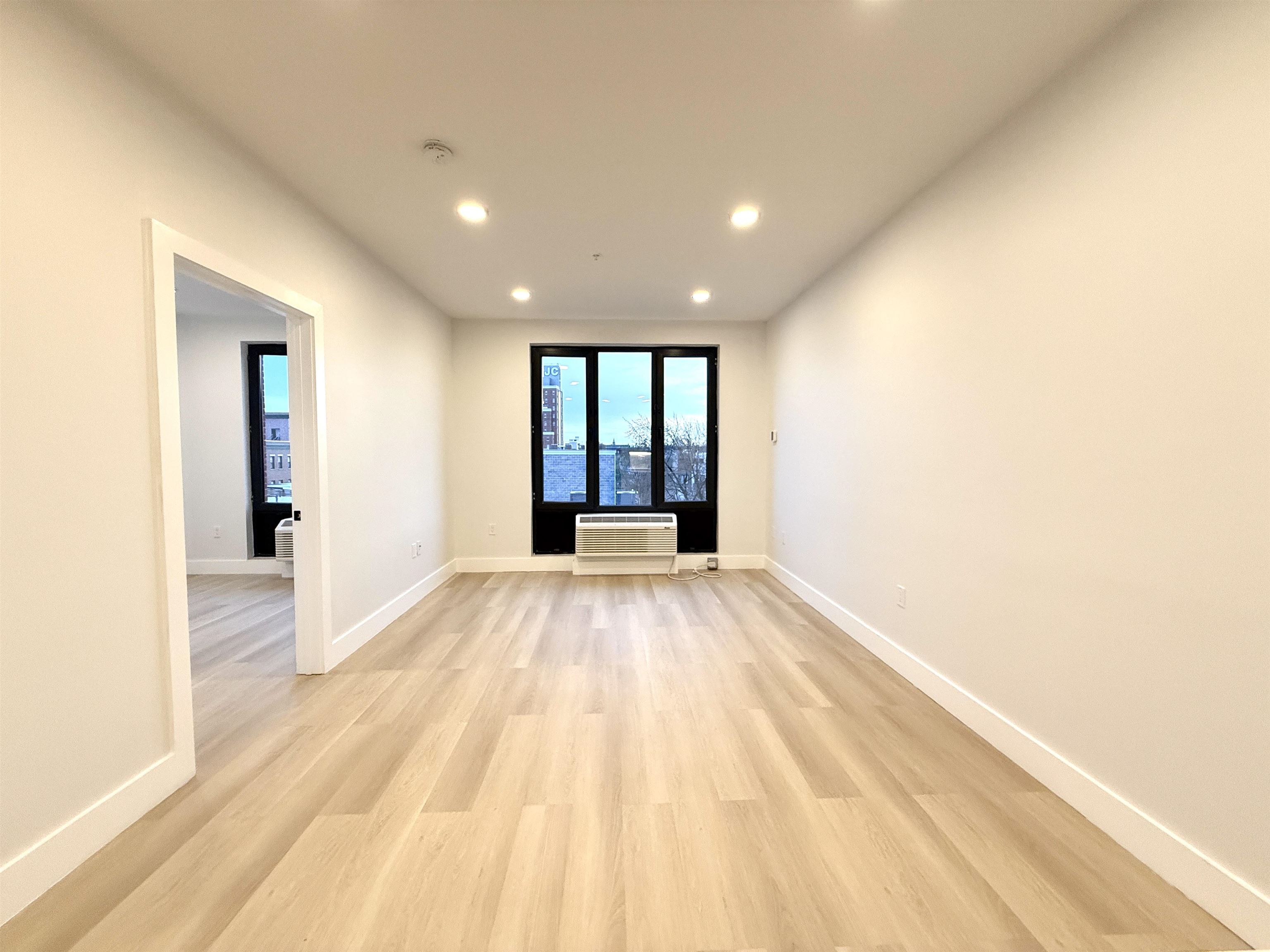 # 250008311 - For Rent in JERSEY CITY - Bergen-Lafayett NJ