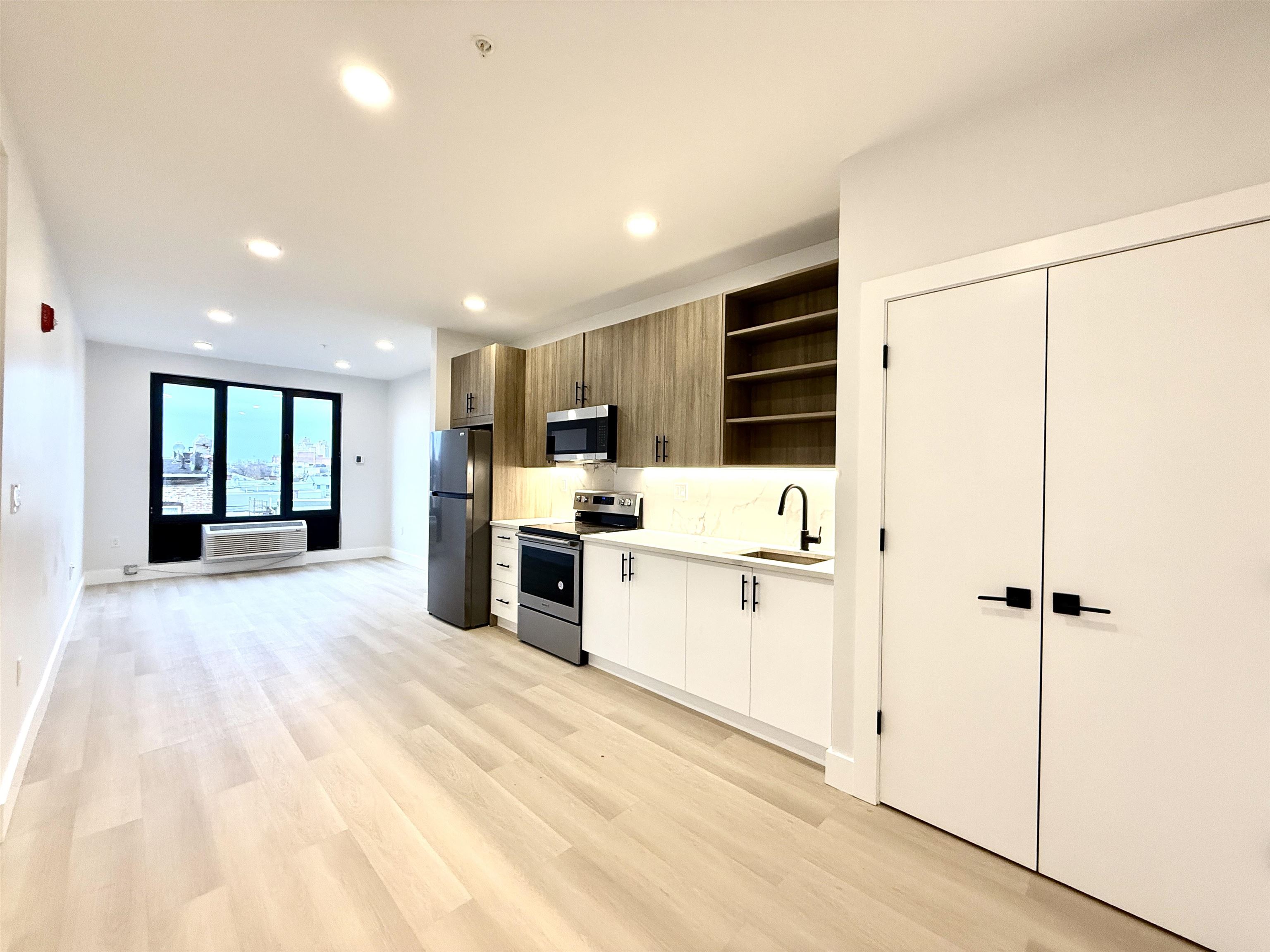 # 250008312 - For Rent in JERSEY CITY - Bergen-Lafayett NJ