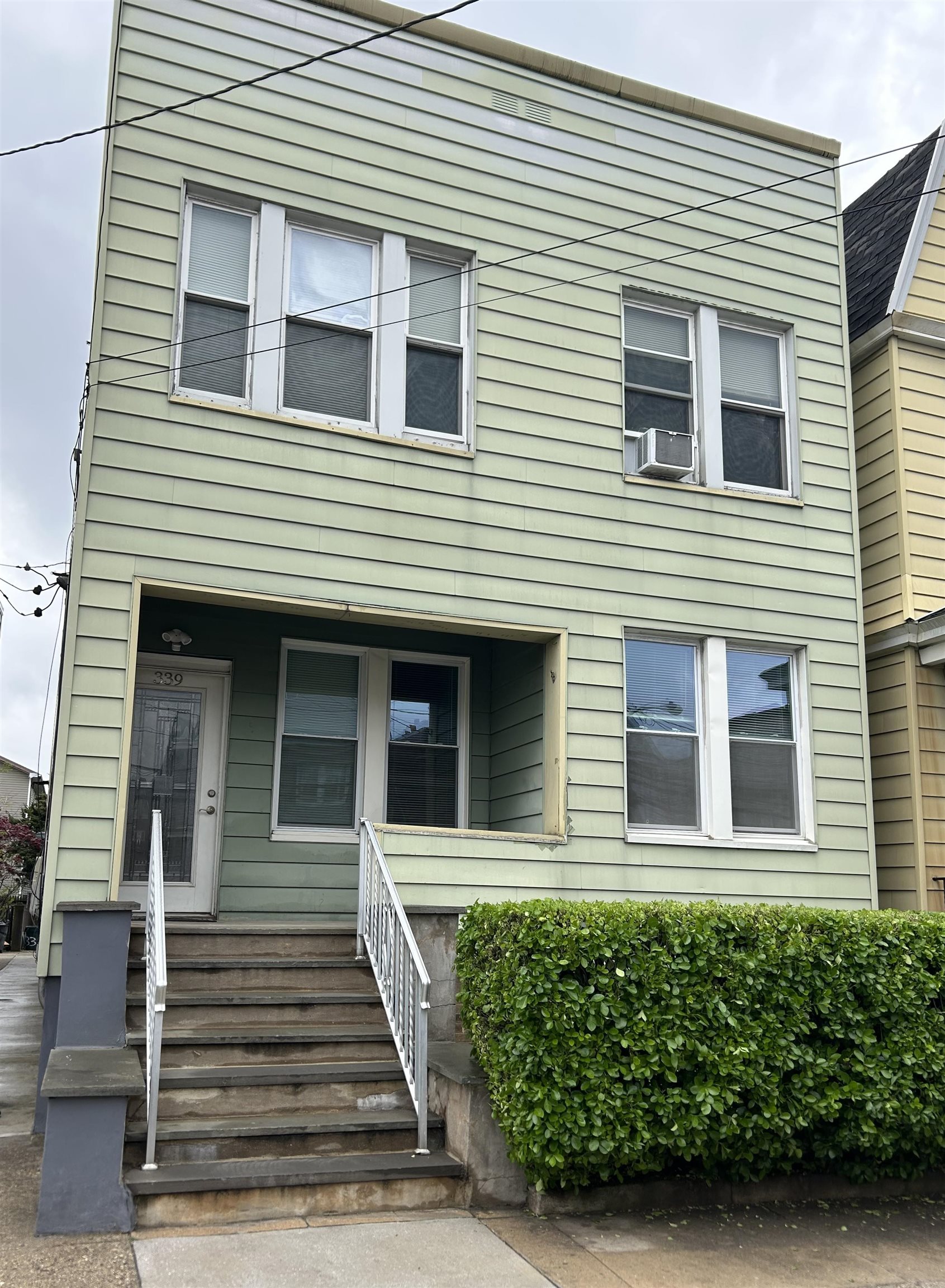 # 250008318 - For Rent in JERSEY CITY - West Bergen NJ