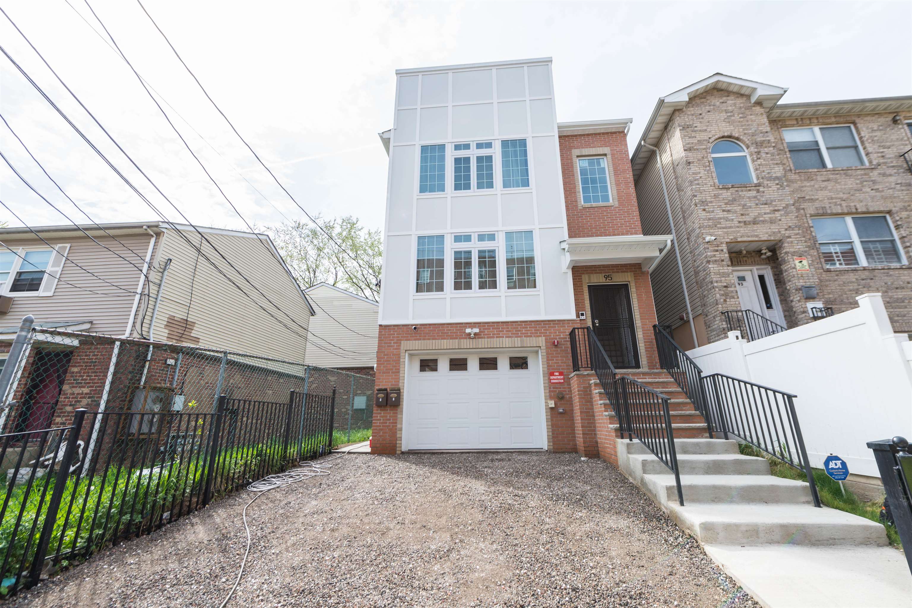# 250008319 - For Rent in Newark NJ