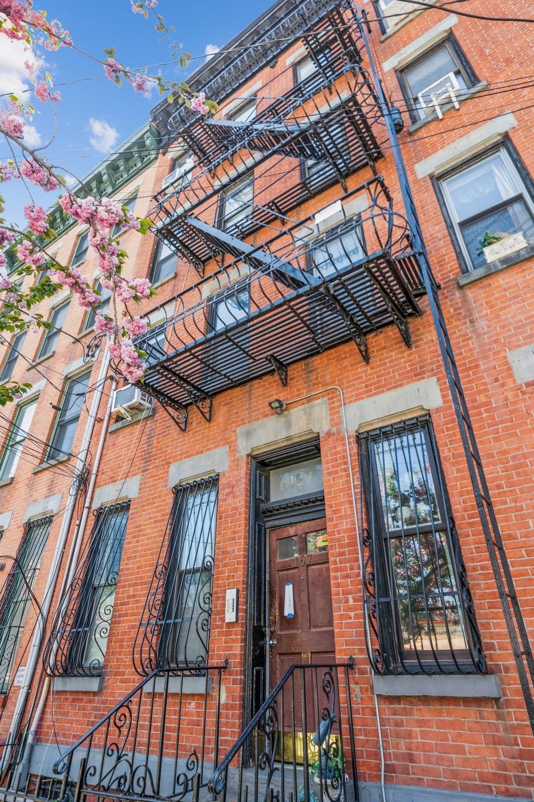 # 250008392 - For Rent in JERSEY CITY - Downtown NJ