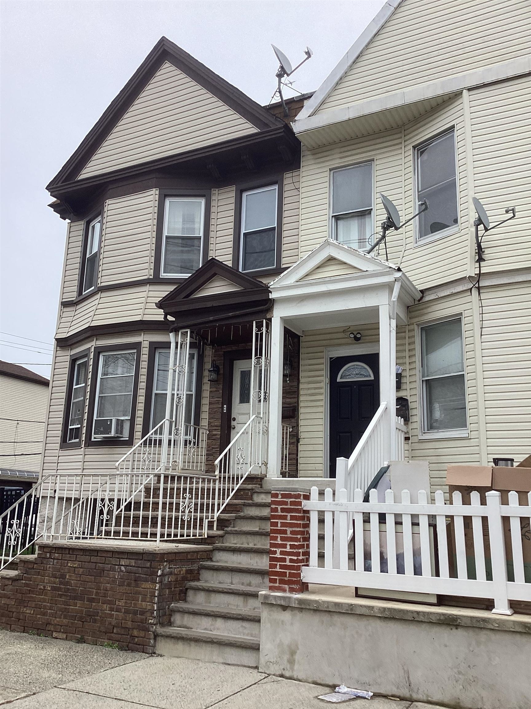 # 250008395 - For Rent in JERSEY CITY - Heights NJ