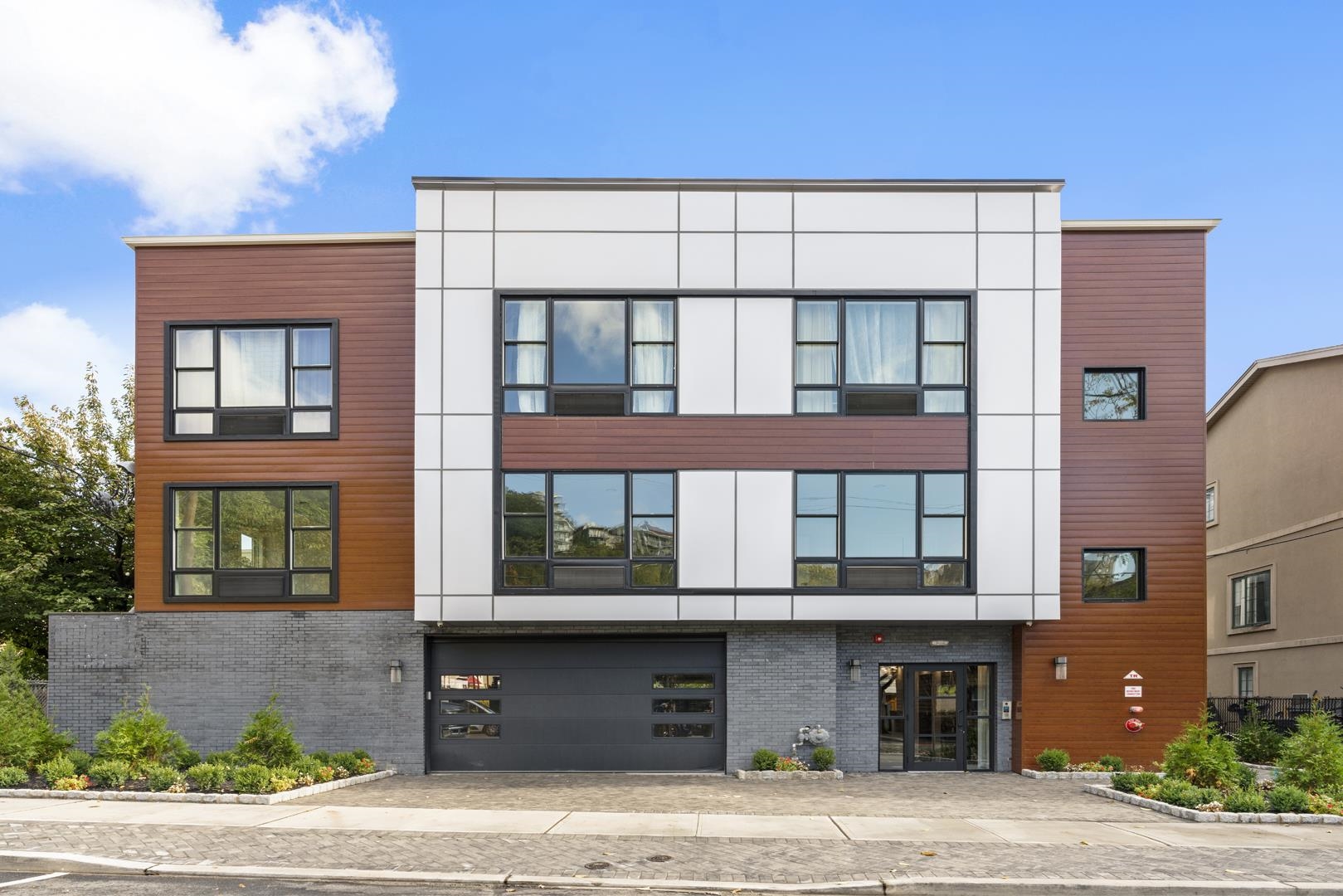 # 250008398 - For Rent in Weehawken NJ