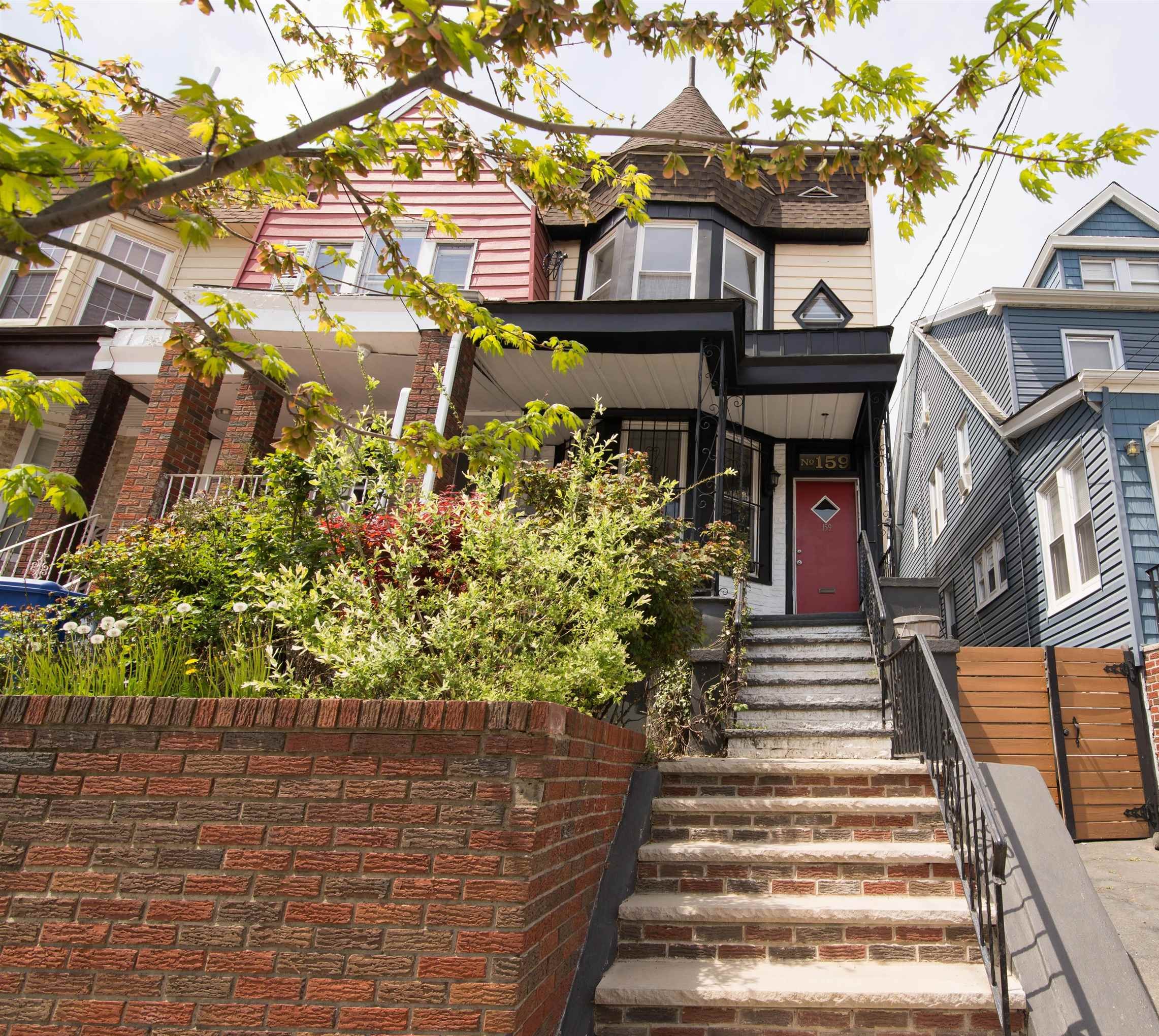 # 250008401 - For Rent in JERSEY CITY - Bergen-Lafayett NJ
