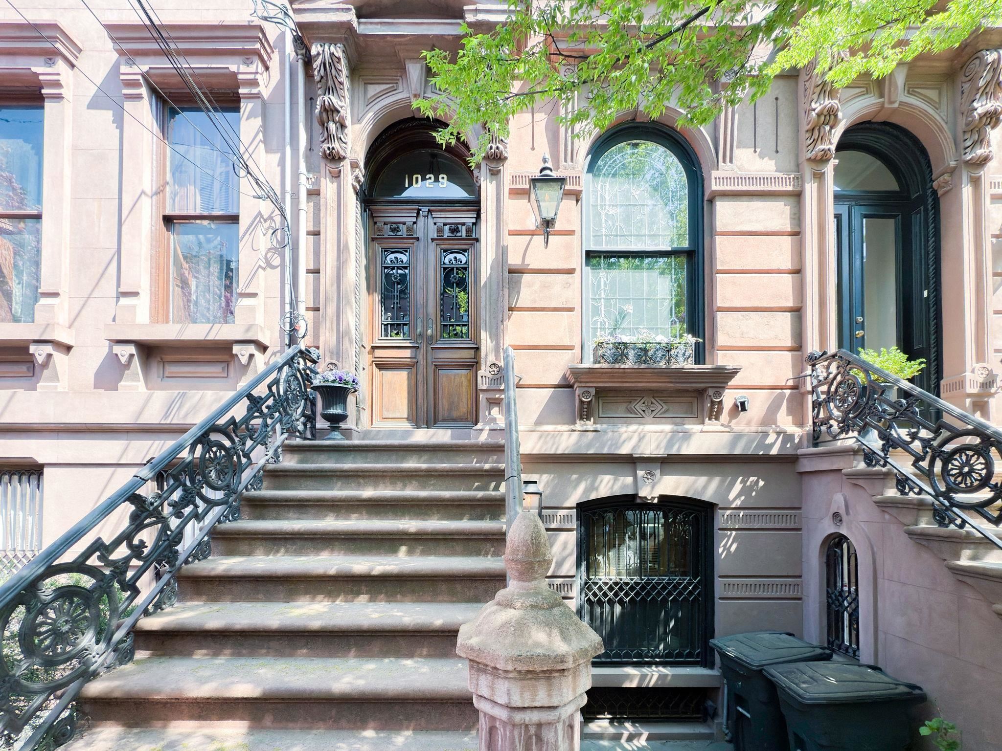 # 250008404 - For Rent in Hoboken NJ