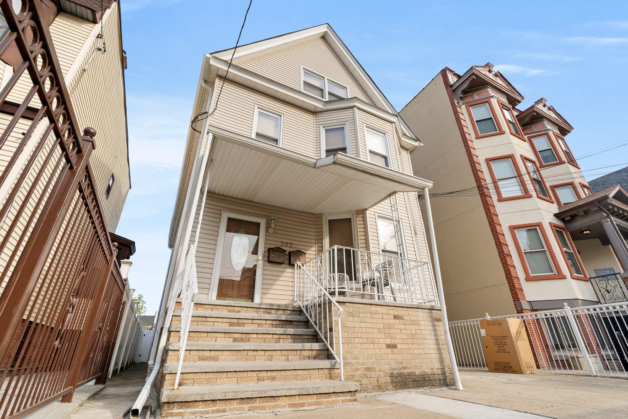 # 250008414 - For Rent in JERSEY CITY - Bergen-Lafayett NJ