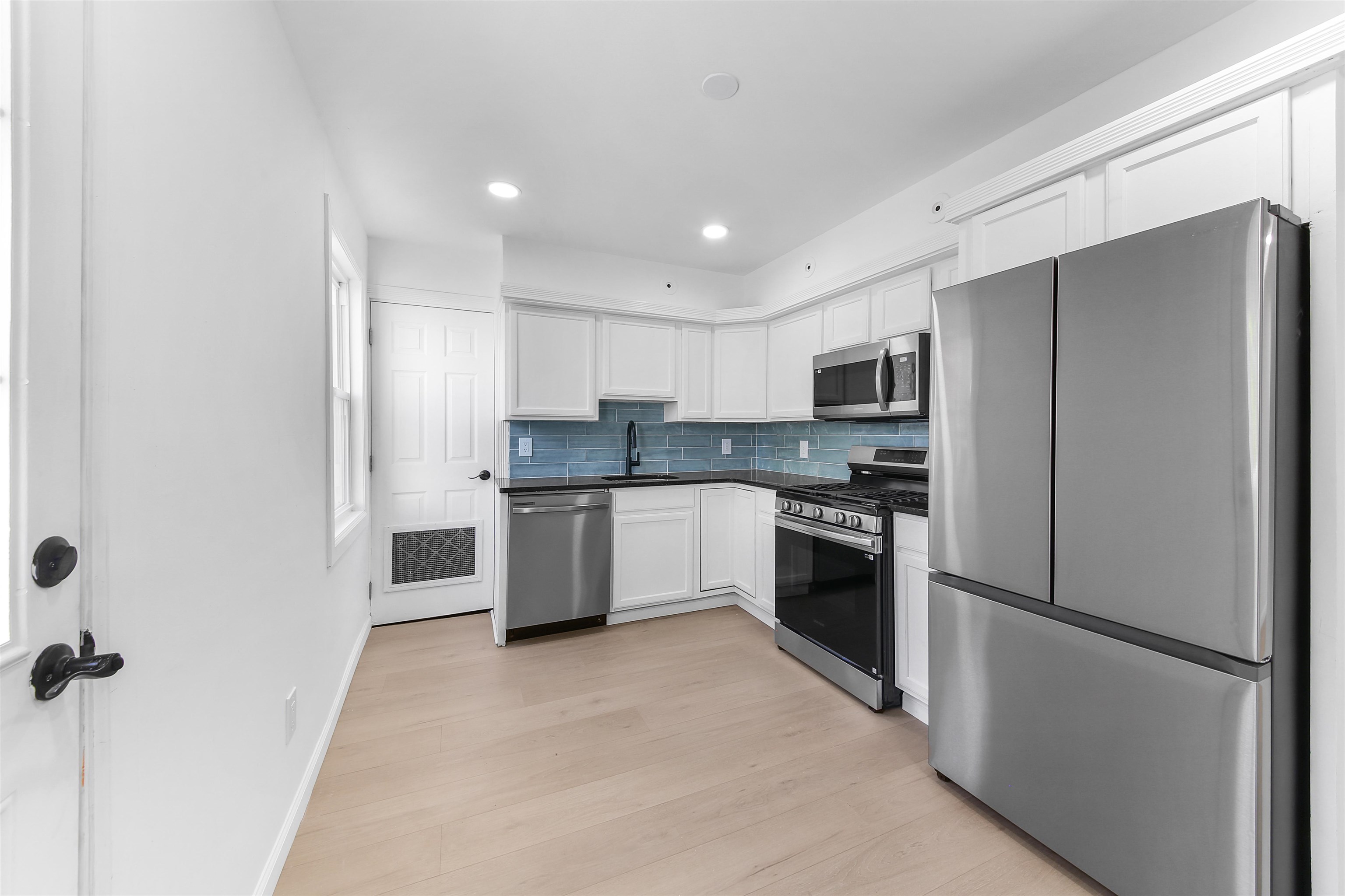 # 250008422 - For Rent in JERSEY CITY - Heights NJ