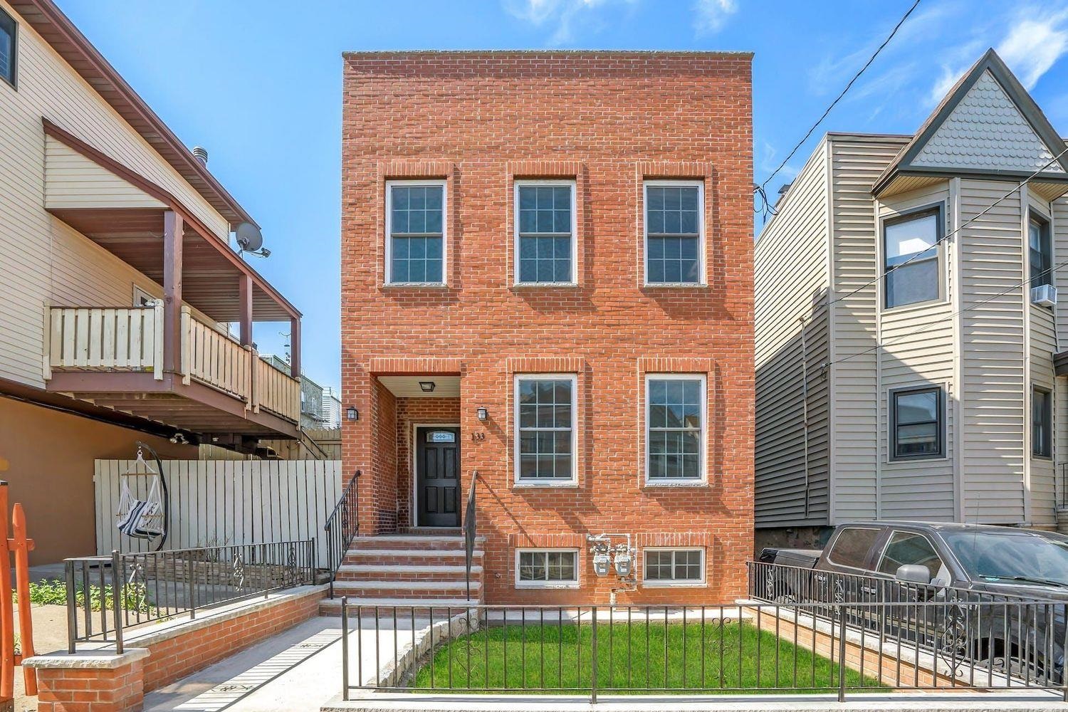 # 250008426 - For Rent in JERSEY CITY - Heights NJ