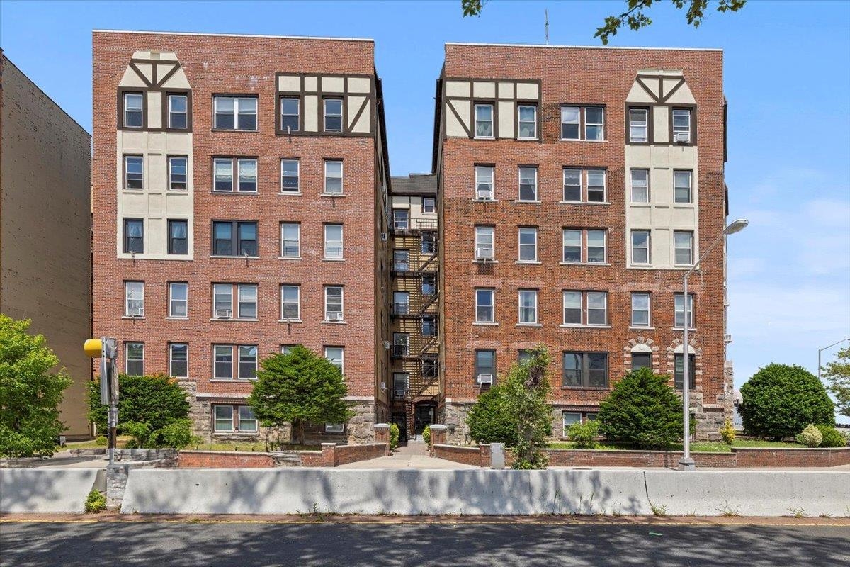 # 250008435 - For Rent in North Bergen NJ