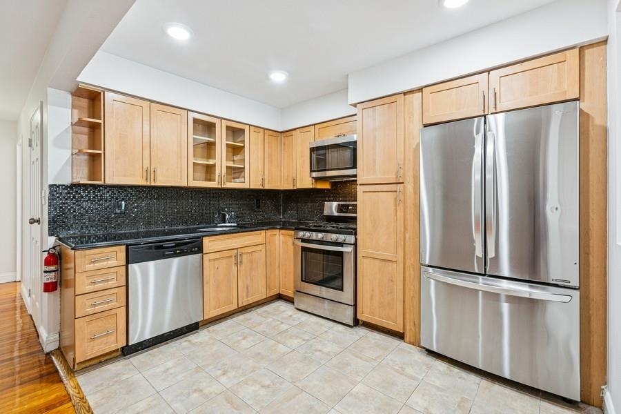 # 250008460 - For Rent in JERSEY CITY - Heights NJ