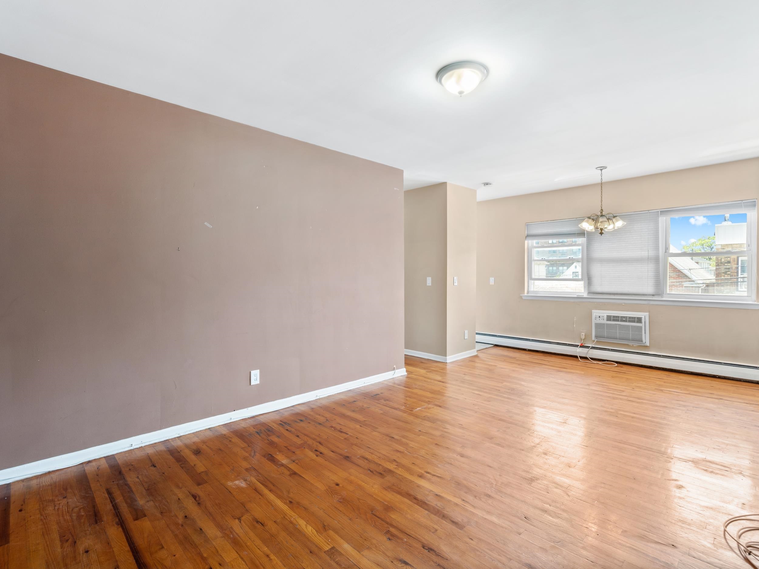 # 250008490 - For Rent in Cliffside Park NJ