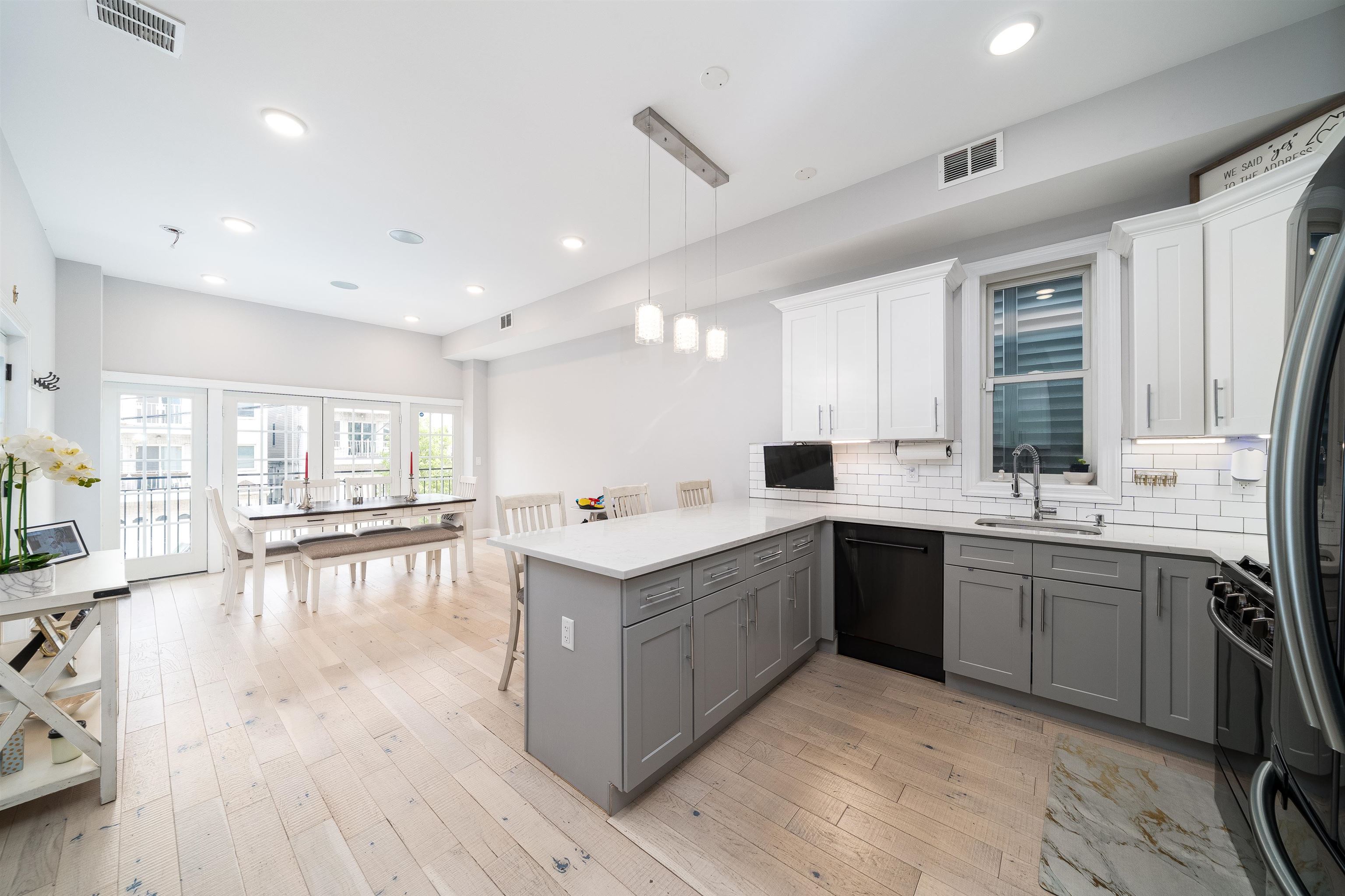 # 250008506 - For Rent in JERSEY CITY - Heights NJ