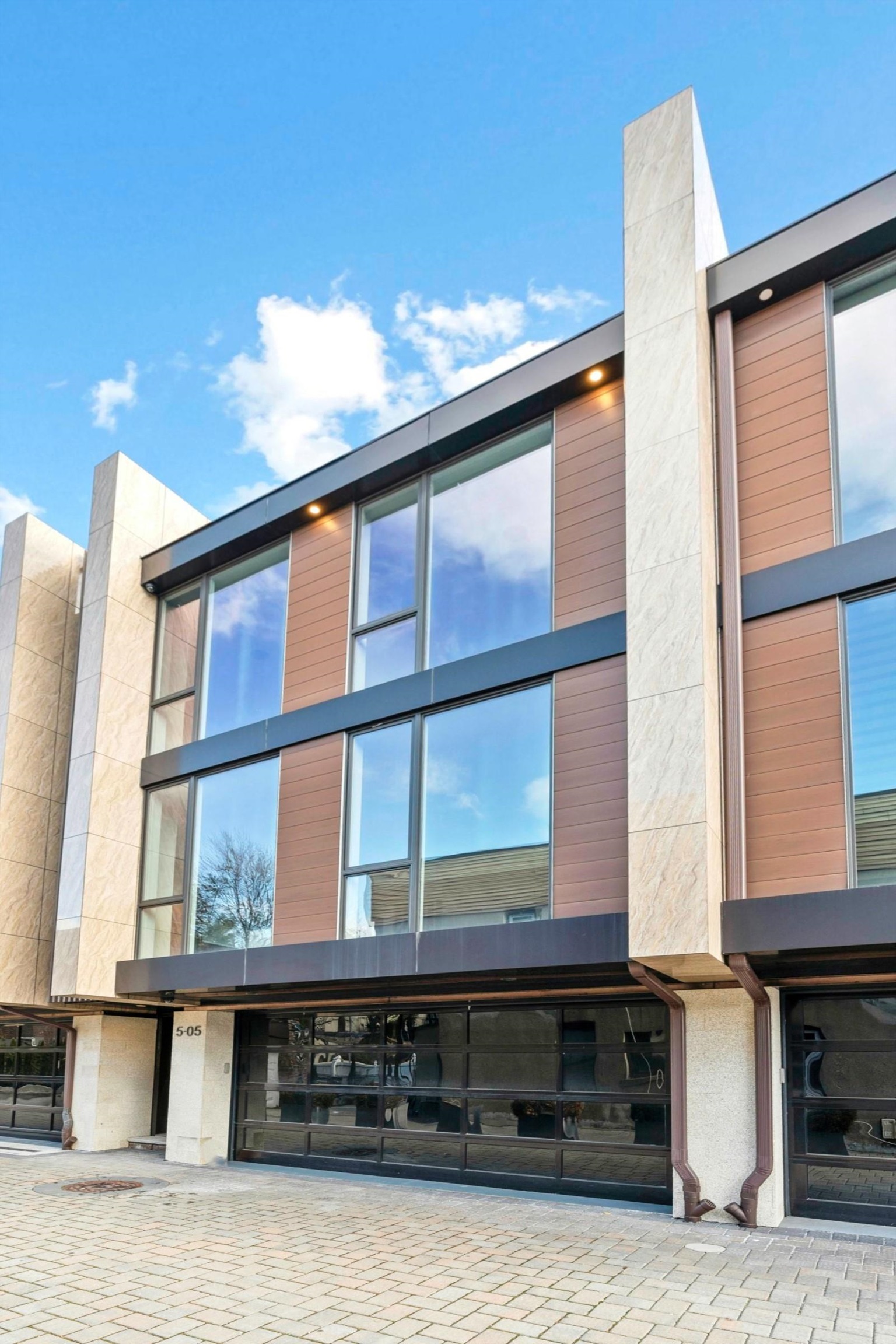 # 250008535 - For Rent in Cliffside Park NJ