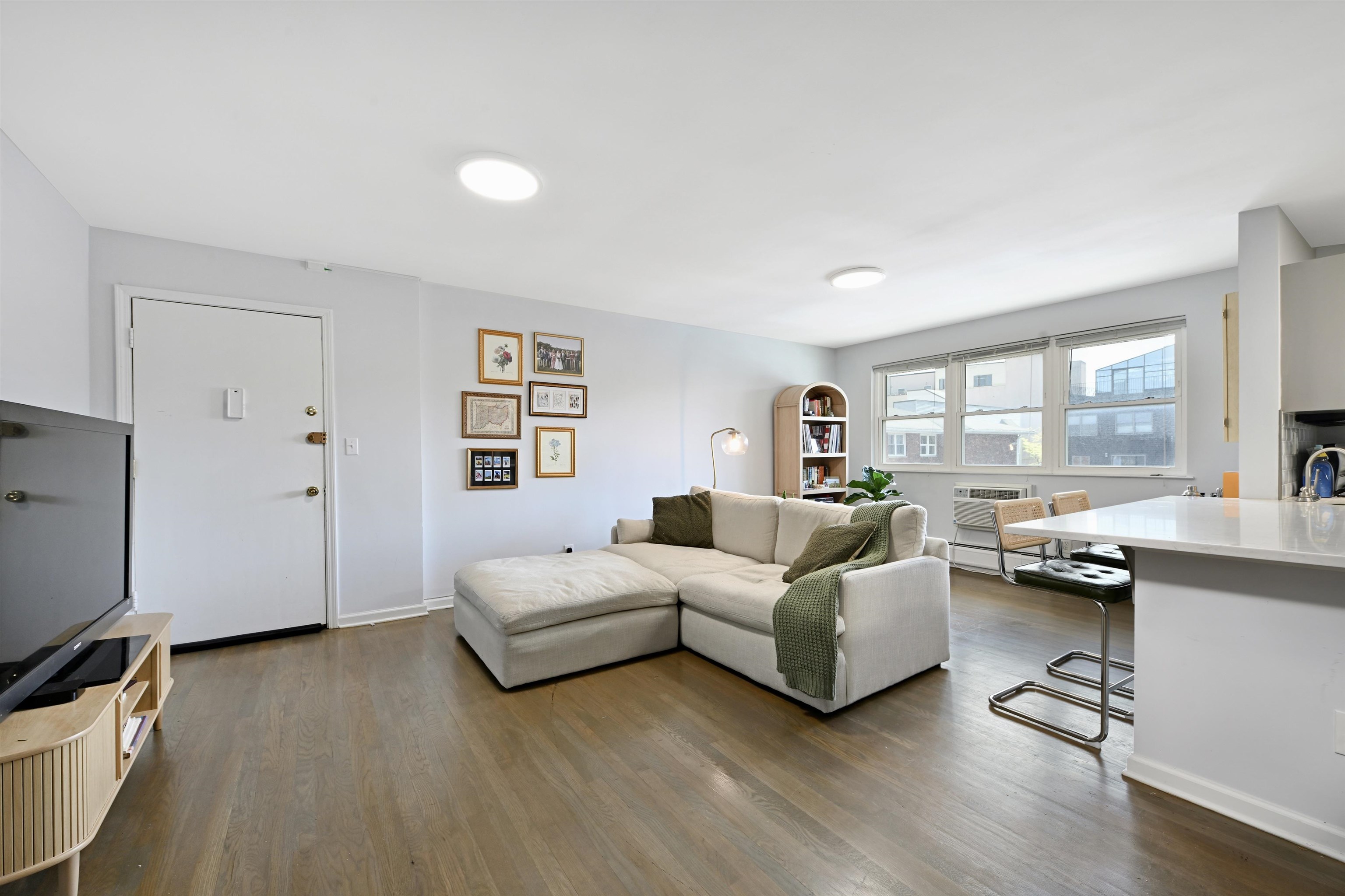 # 250008541 - For Rent in JERSEY CITY - Heights NJ