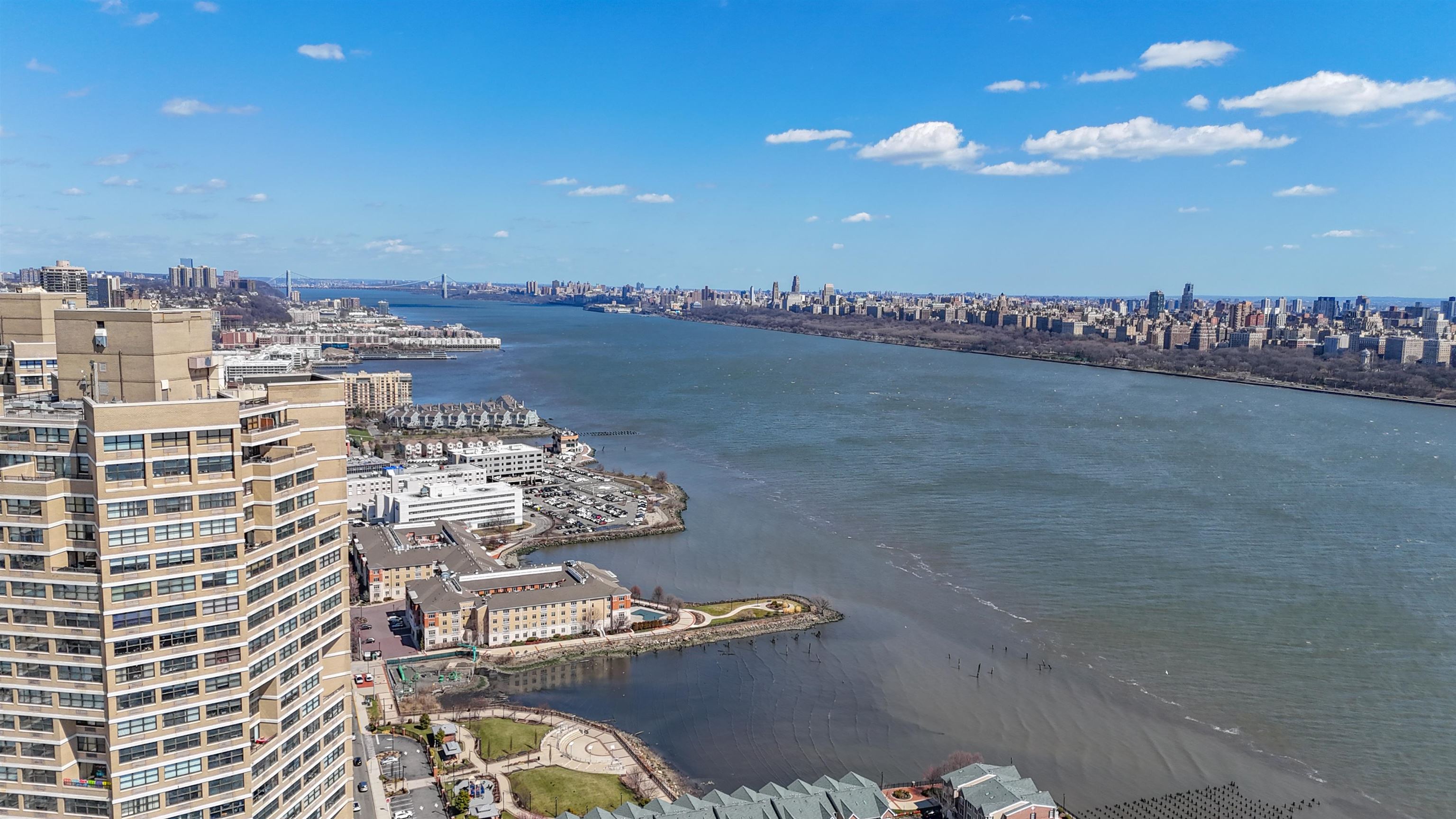 # 250008546 - For Rent in Guttenberg NJ