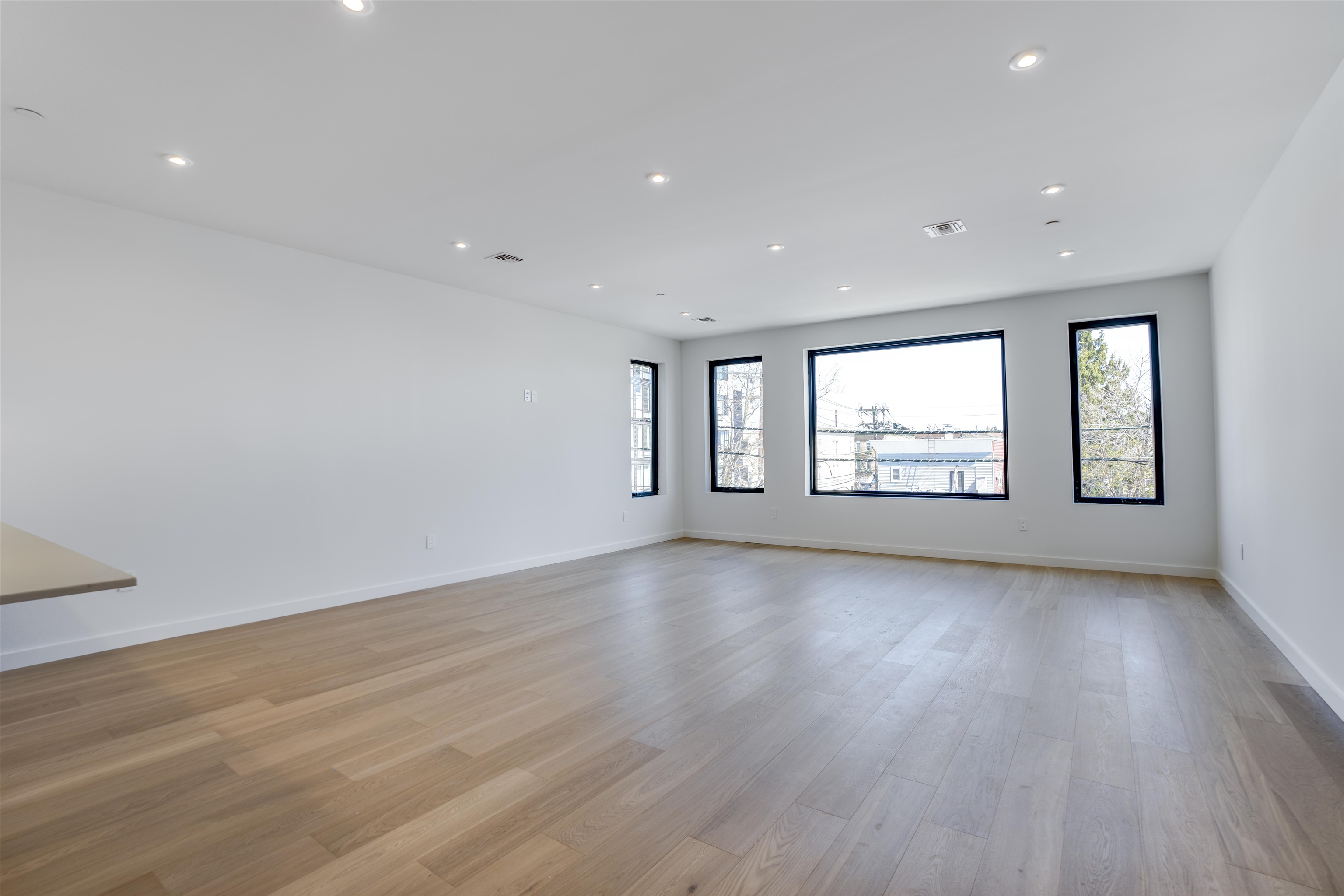 # 250008636 - For Rent in Guttenberg NJ