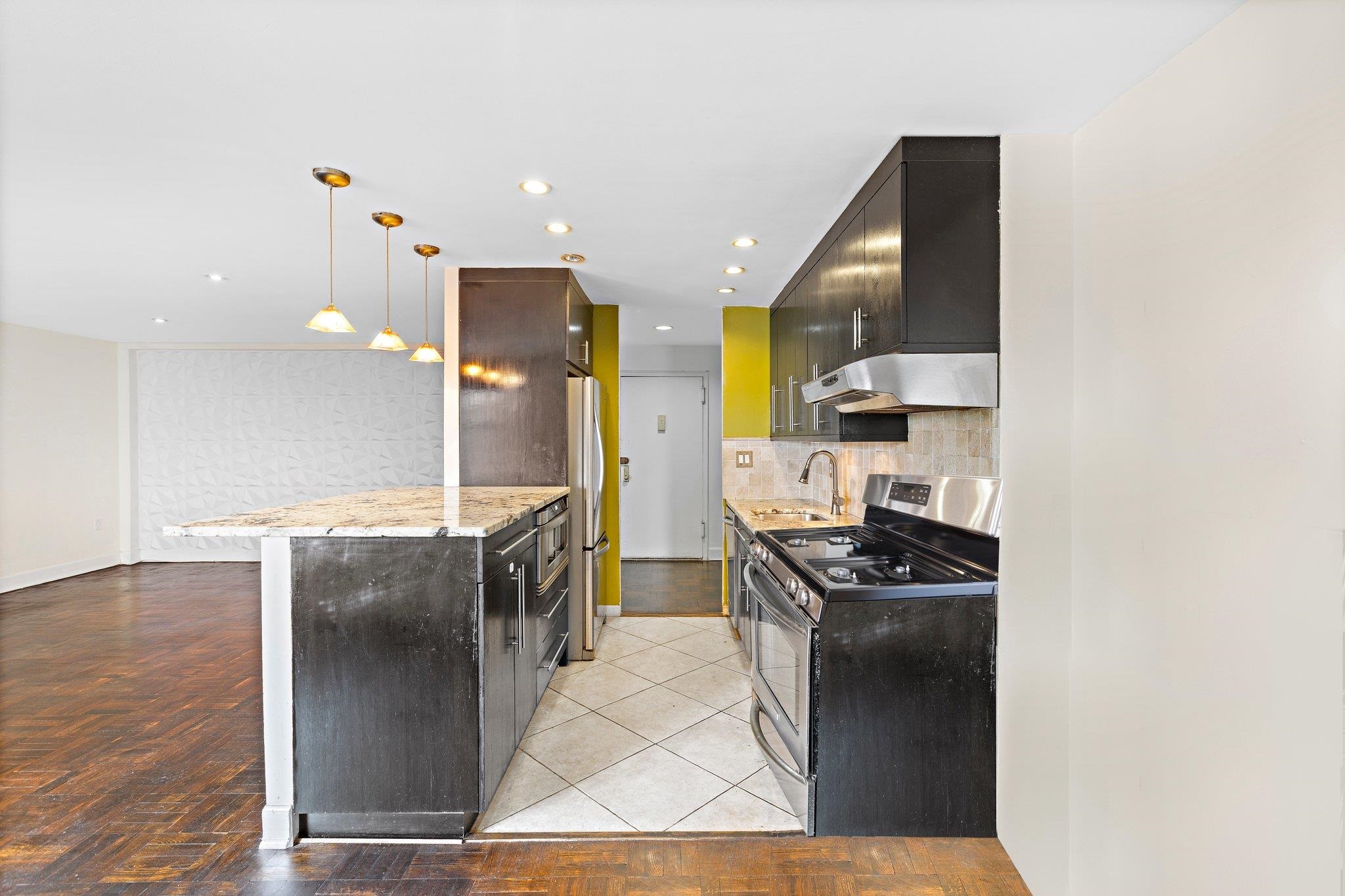 # 250008675 - For Rent in West New York NJ