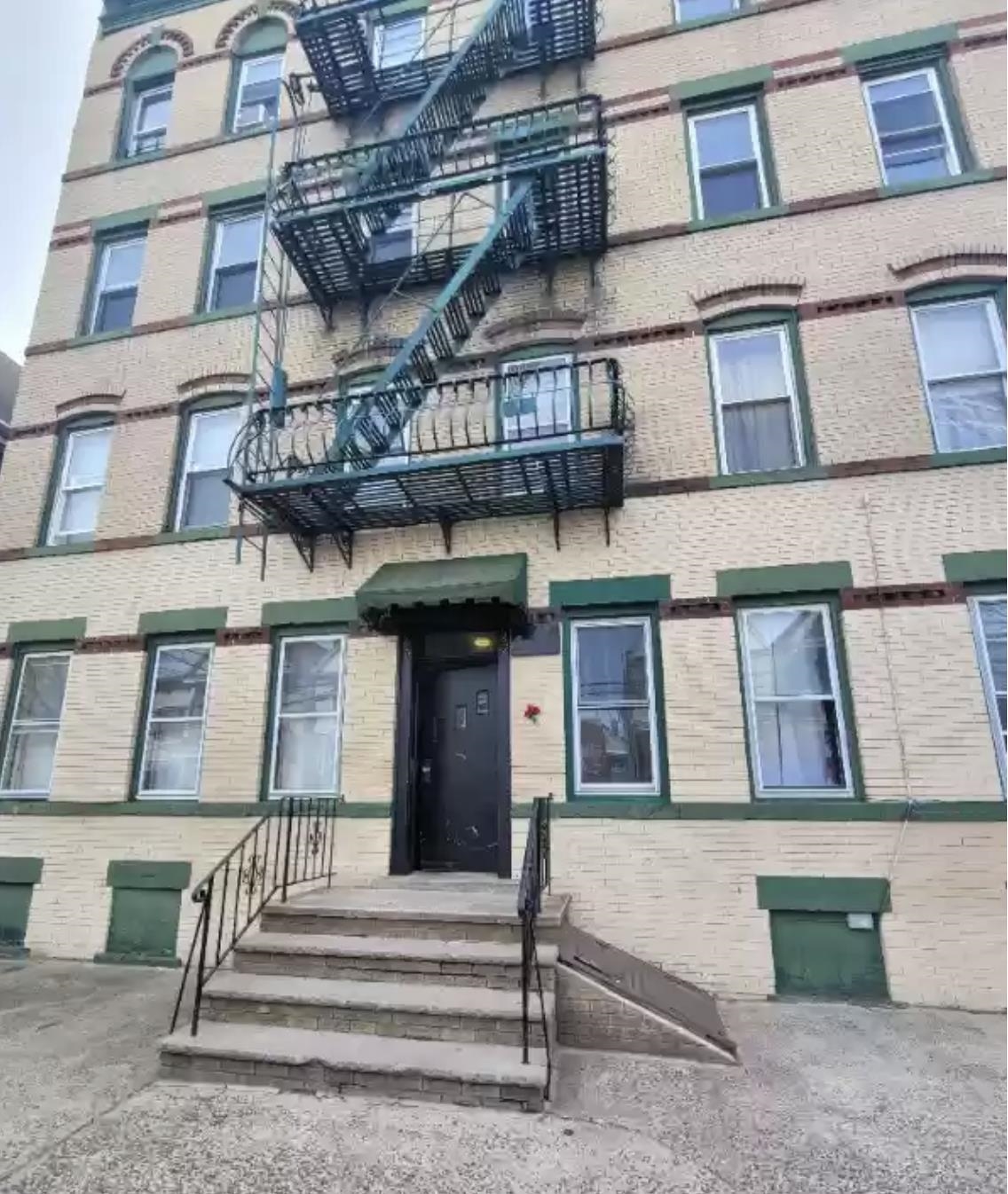 # 250008692 - For Rent in Bayonne NJ