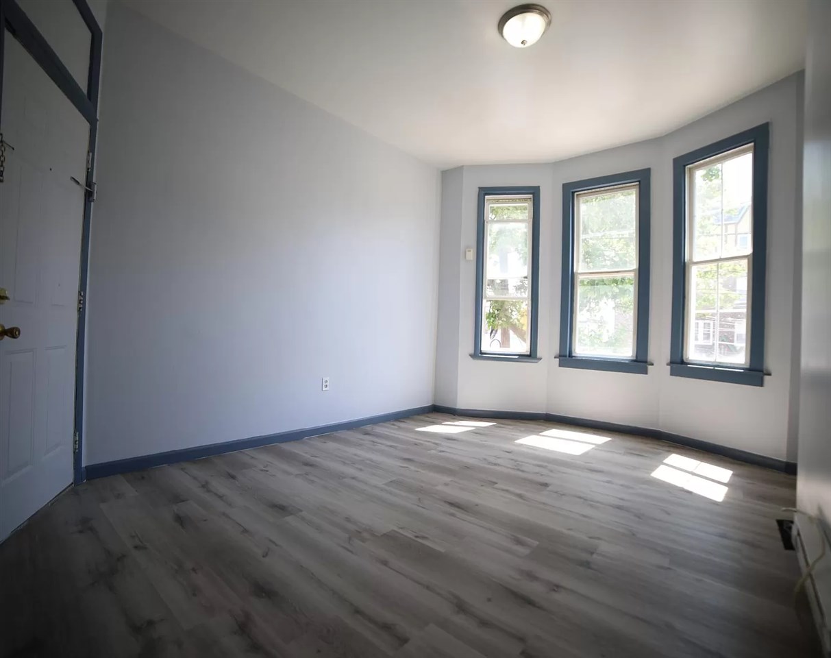# 250008693 - For Rent in JERSEY CITY - Heights NJ