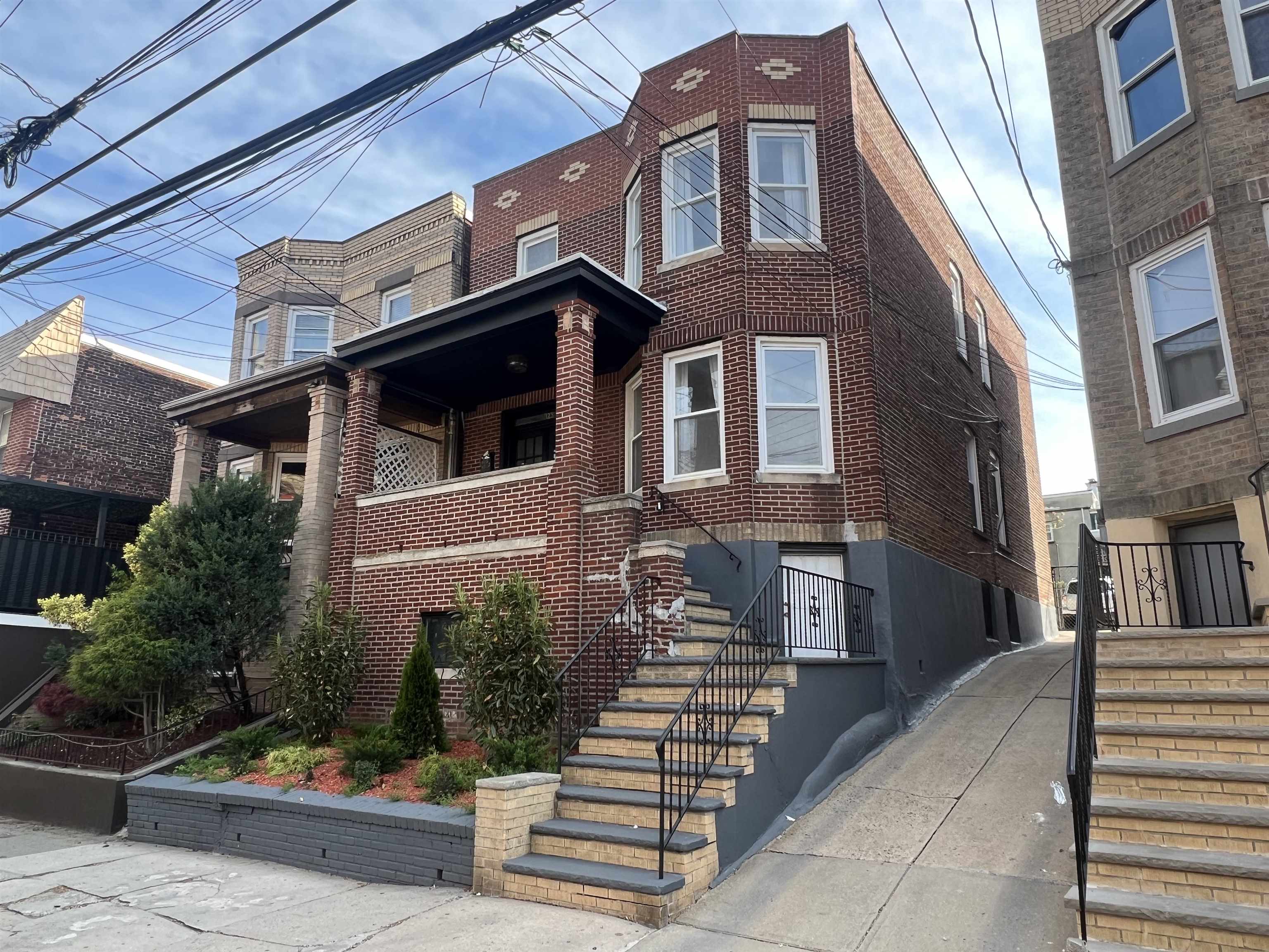 # 250008717 - For Rent in West New York NJ