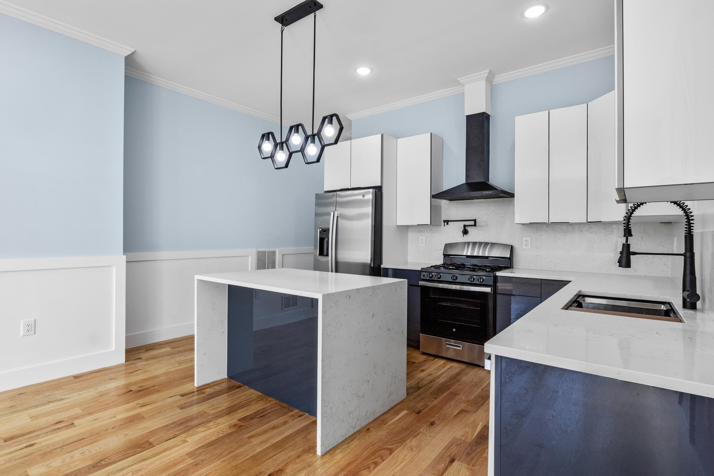 # 250008731 - For Rent in JERSEY CITY - Heights NJ