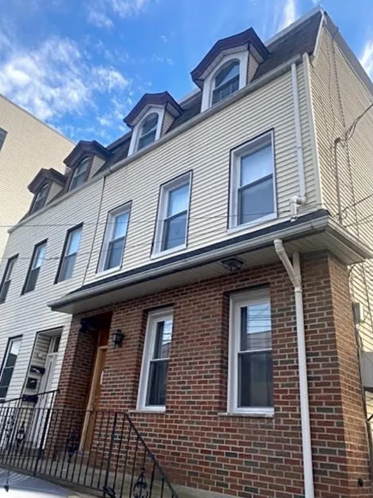 # 250008768 - For Rent in JERSEY CITY - West Bergen NJ