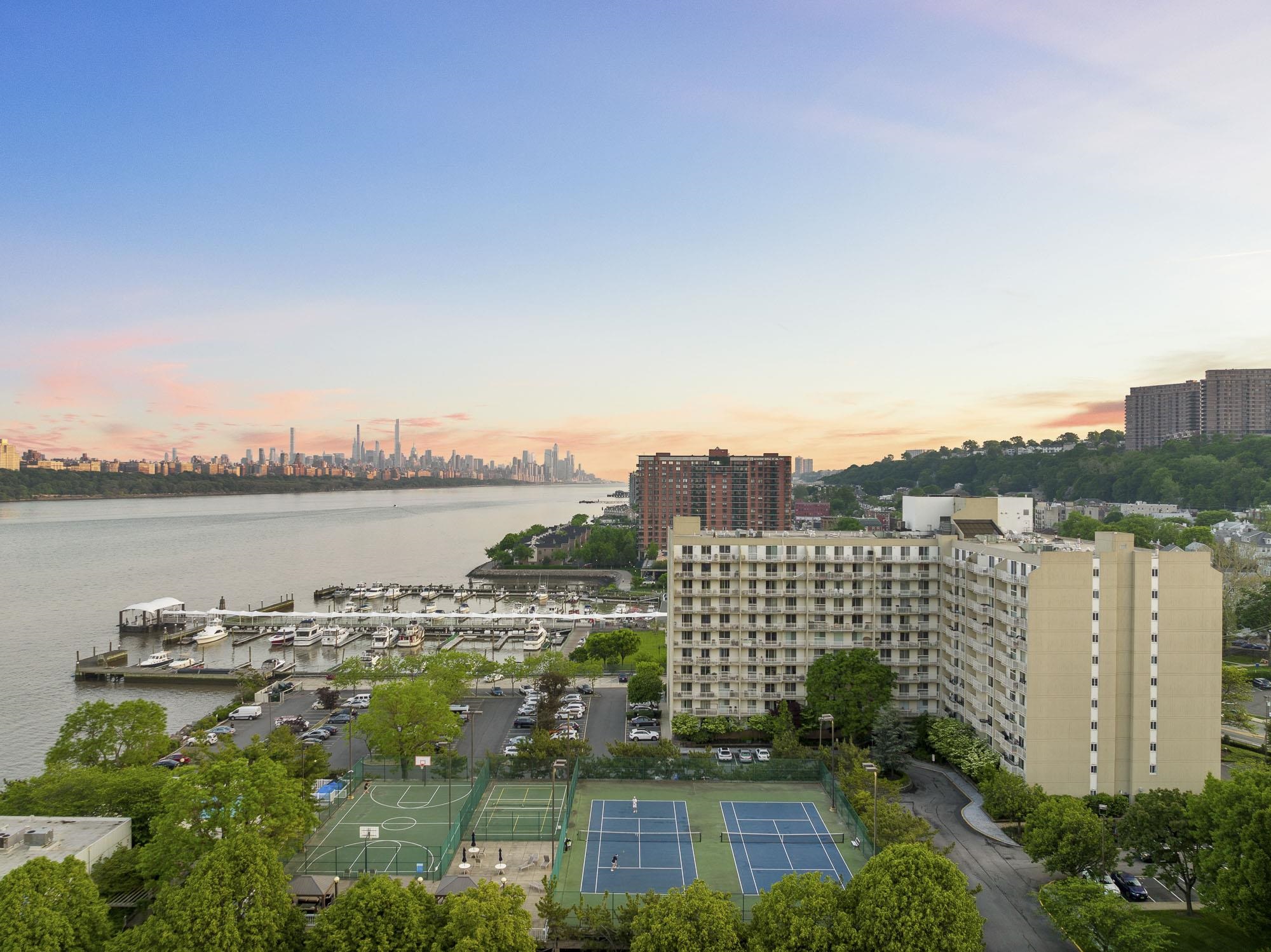 # 250008798 - For Rent in Edgewater NJ