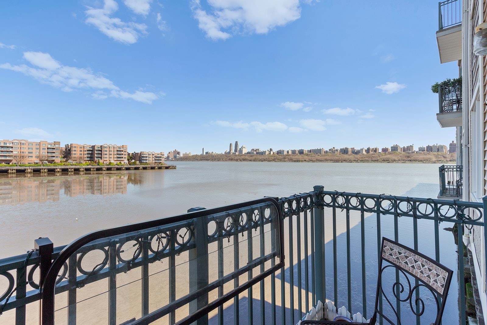 # 250008914 - For Rent in Edgewater NJ