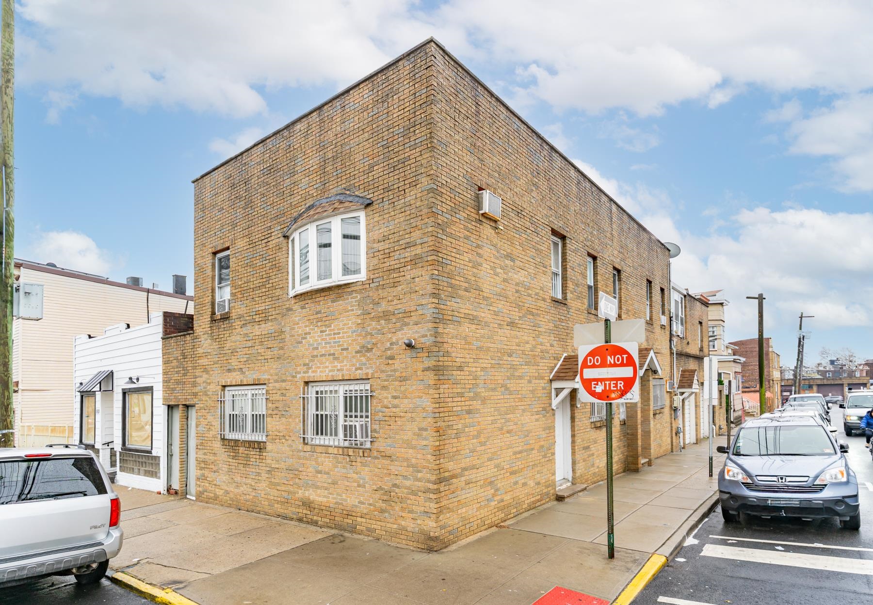 # 250008963 - For Rent in West New York NJ