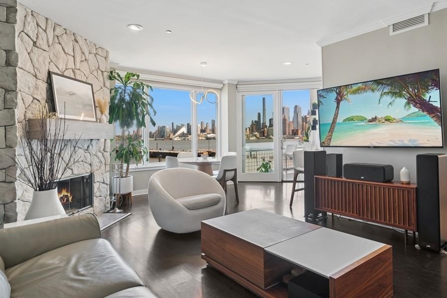# 250008981 - For Rent in Weehawken NJ