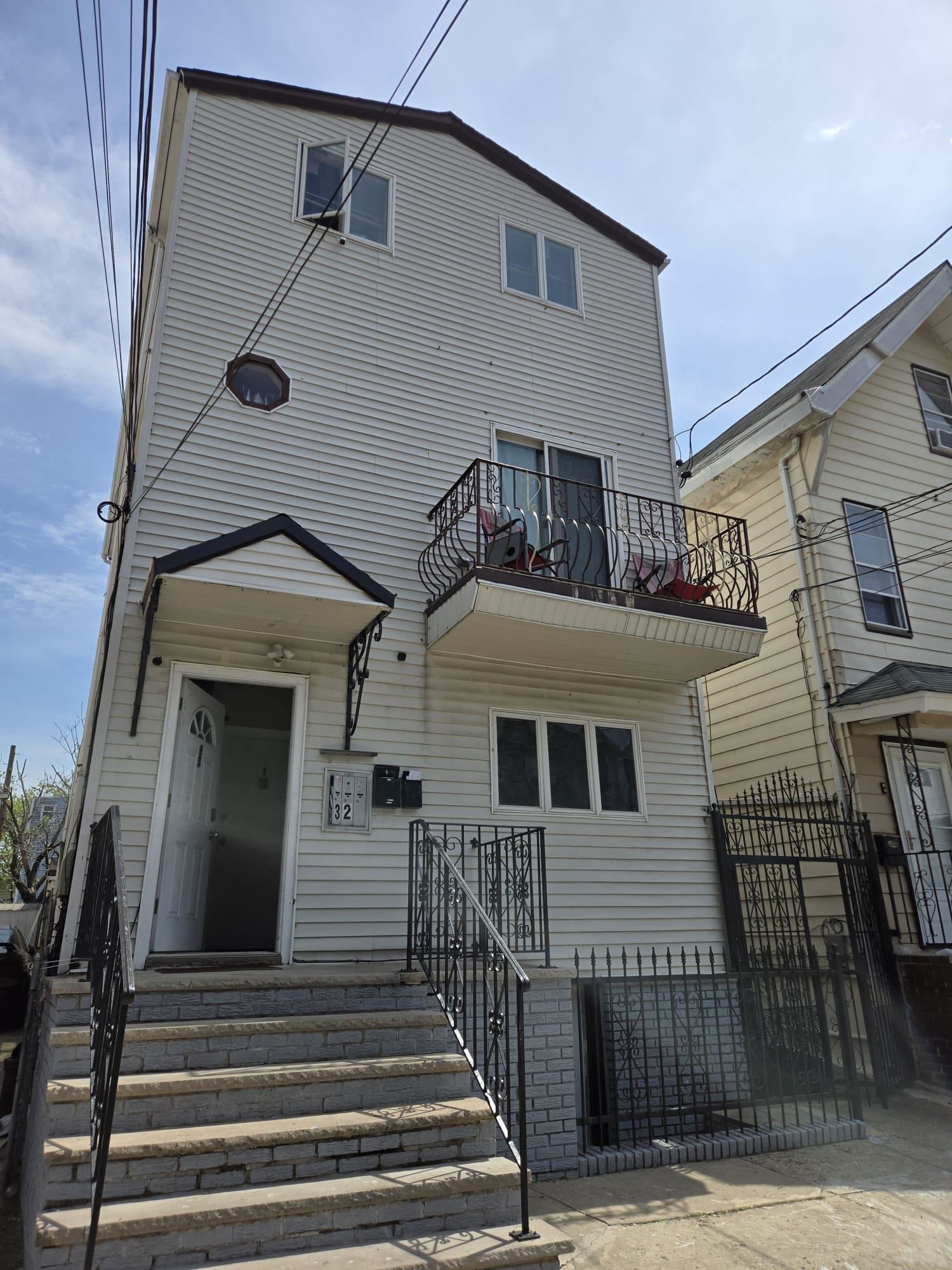 # 250008990 - For Rent in Newark NJ