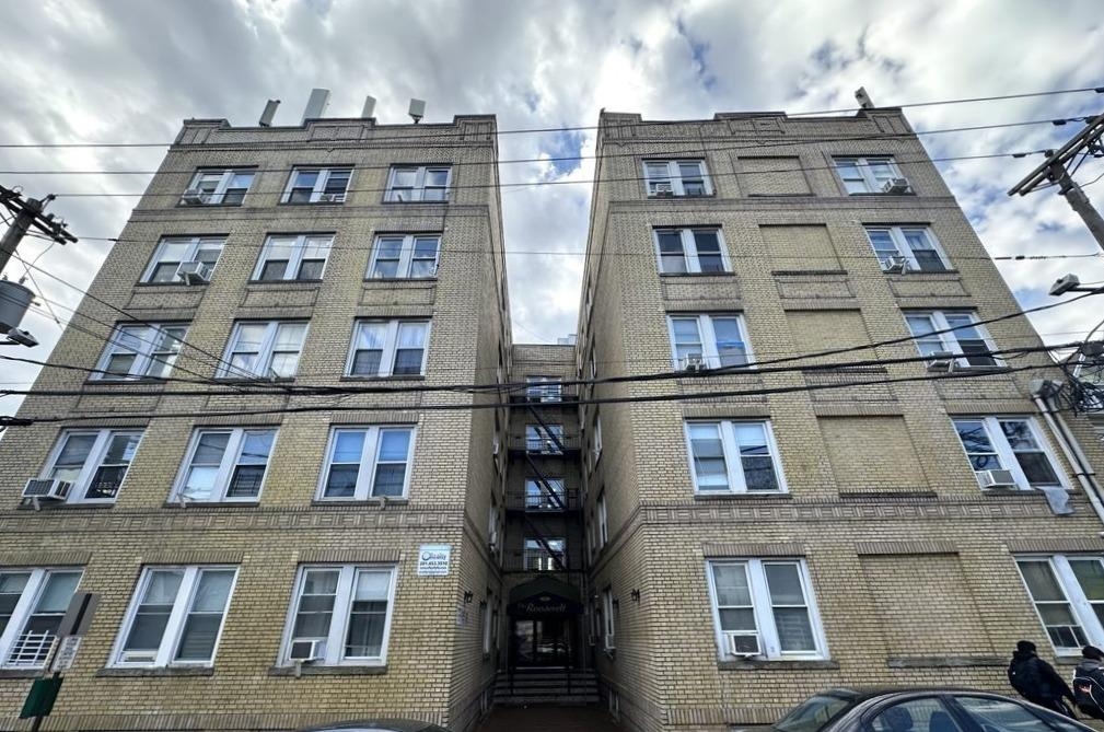 # 250008996 - For Rent in Union City NJ