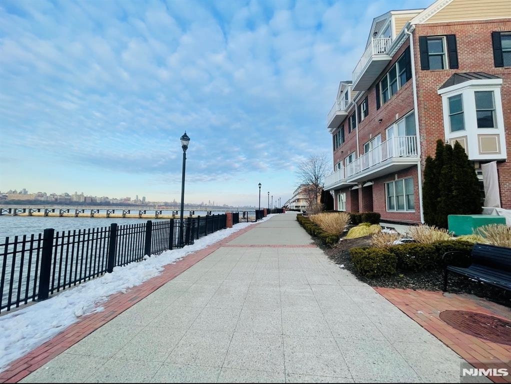 # 250008998 - For Rent in West New York NJ