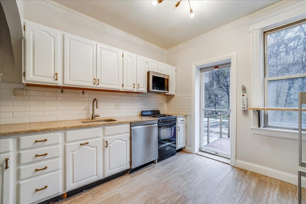 # 250008999 - For Rent in Weehawken NJ