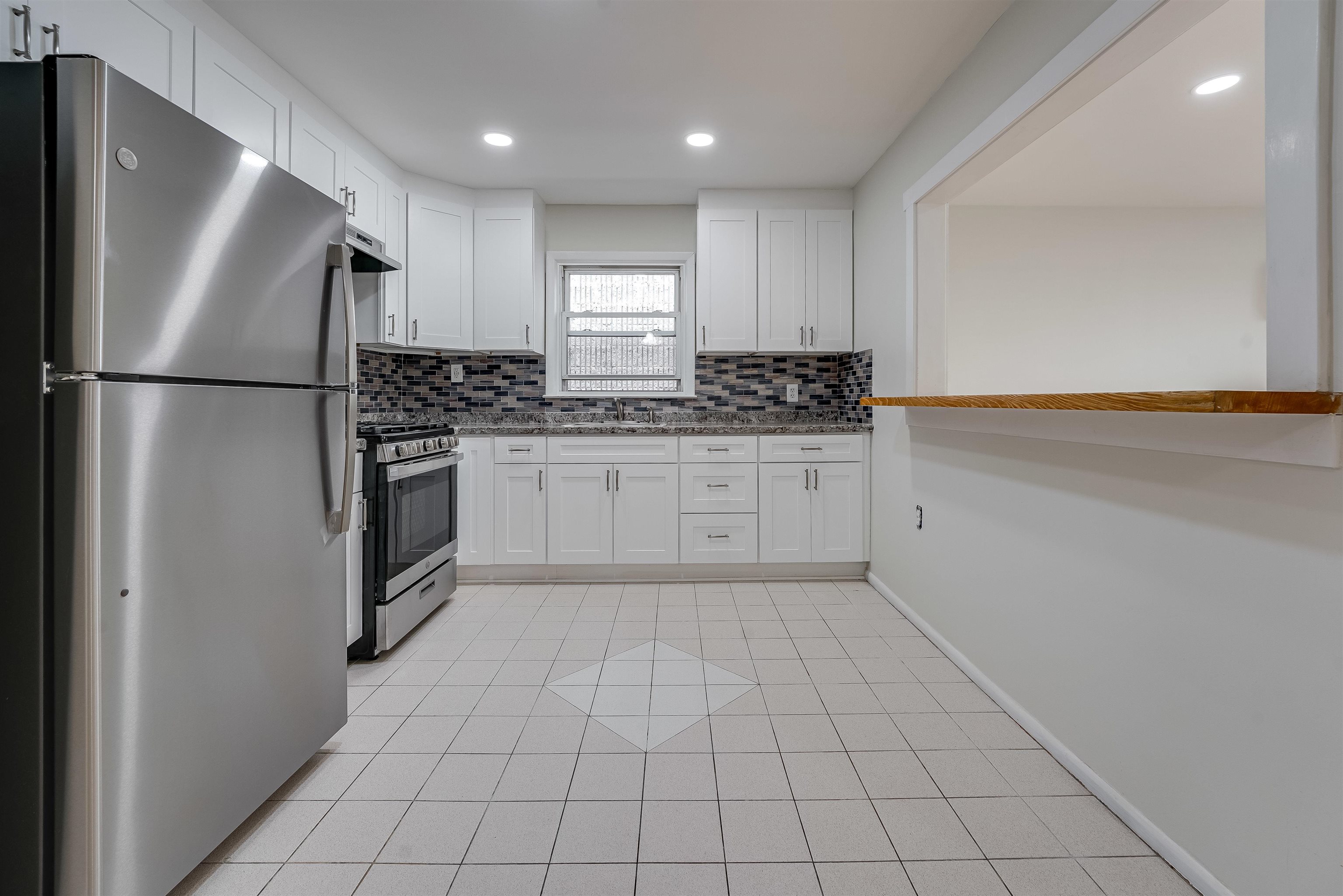# 250009006 - For Rent in Cliffside Park NJ