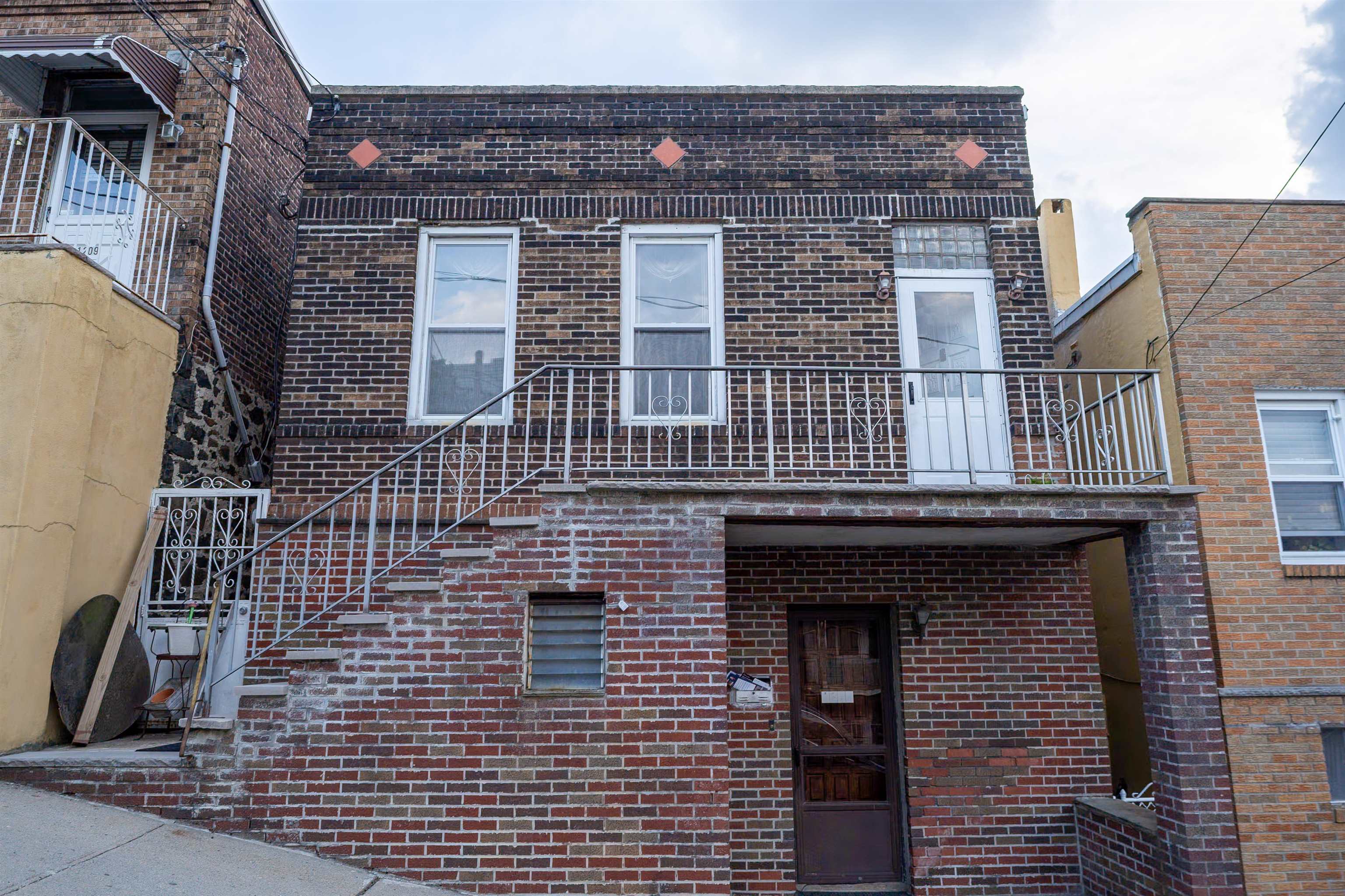 # 250009011 - For Rent in North Bergen NJ