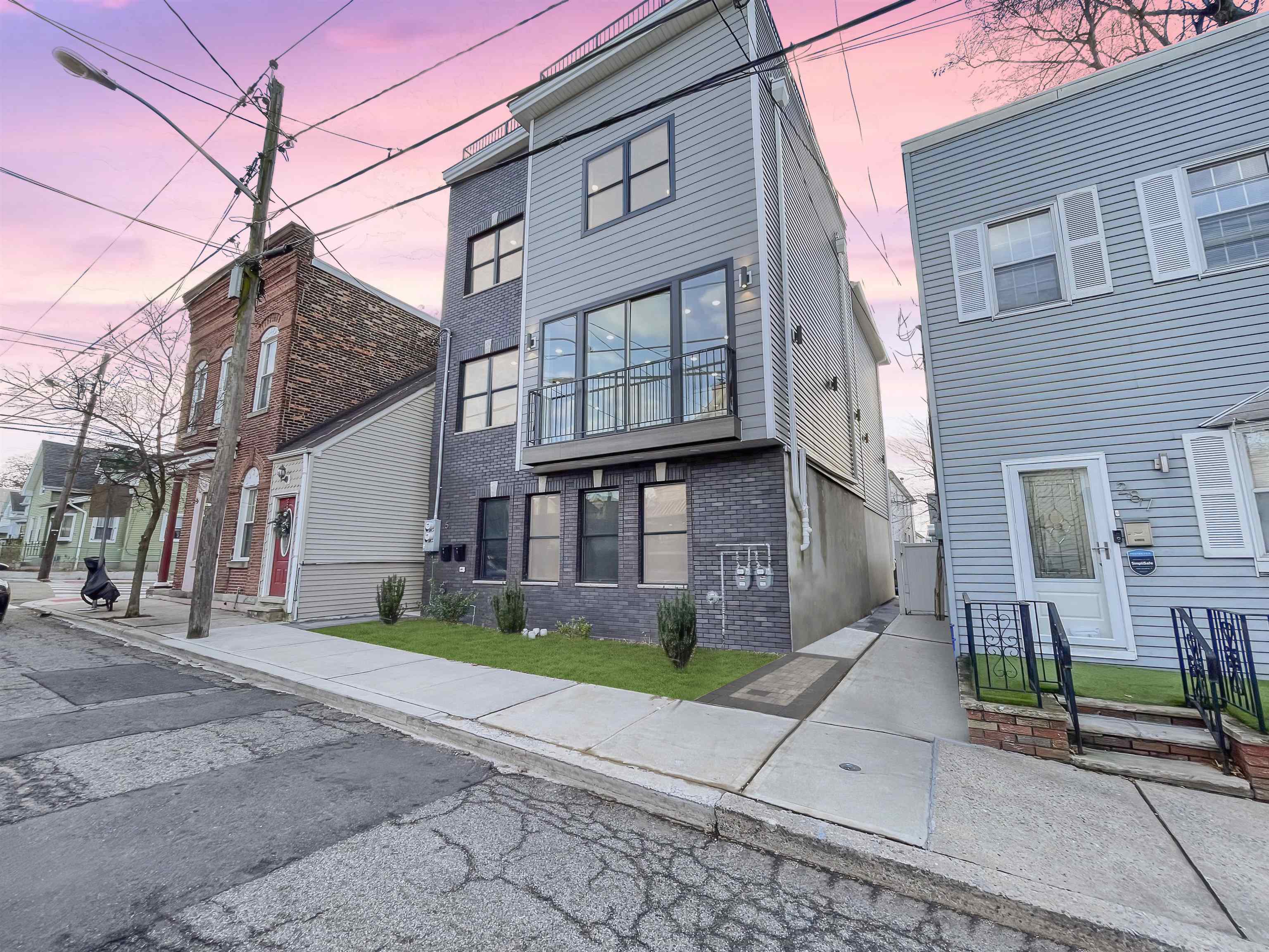 # 250009012 - For Rent in JERSEY CITY - Greenville NJ