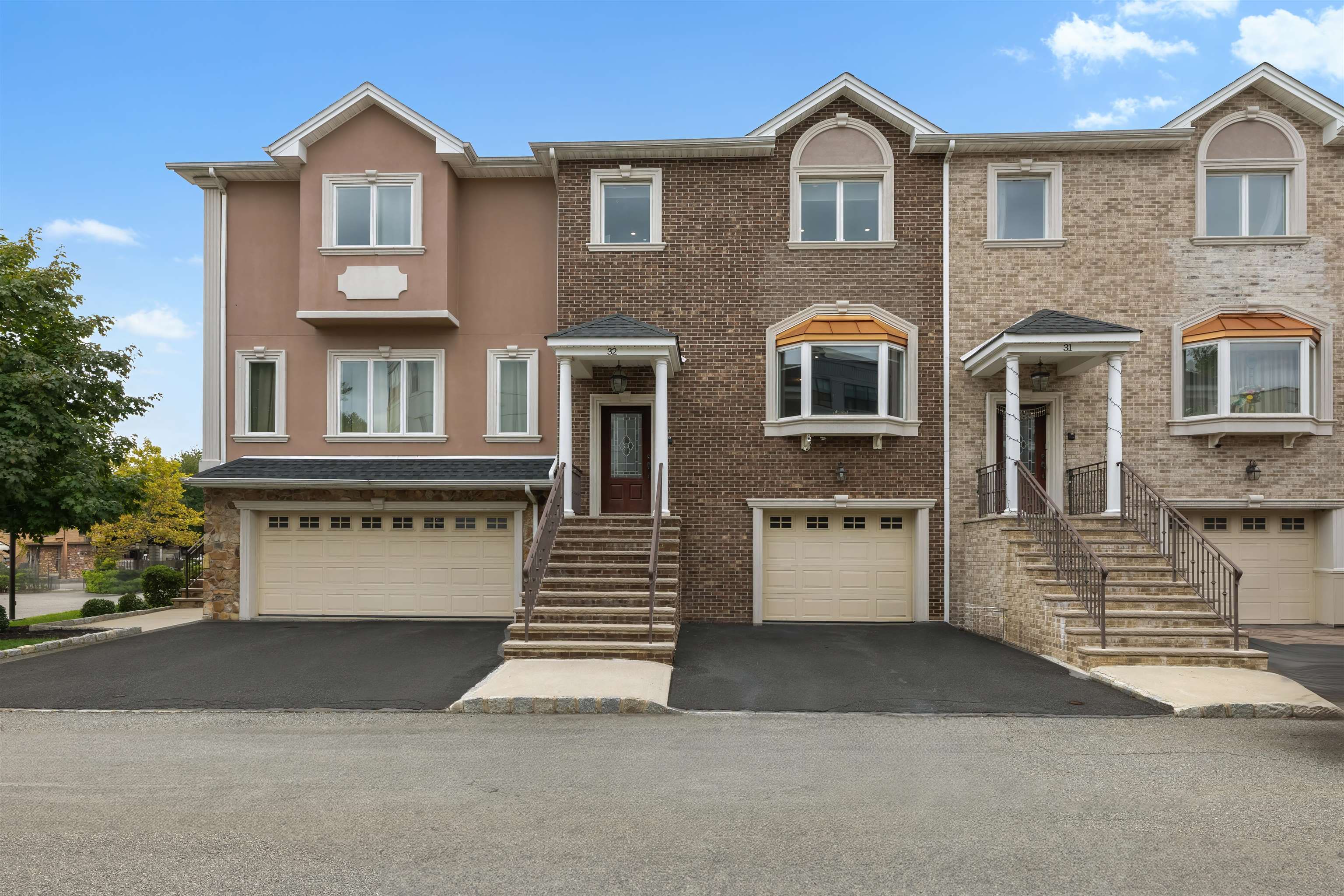 # 250009018 - For Rent in Secaucus NJ