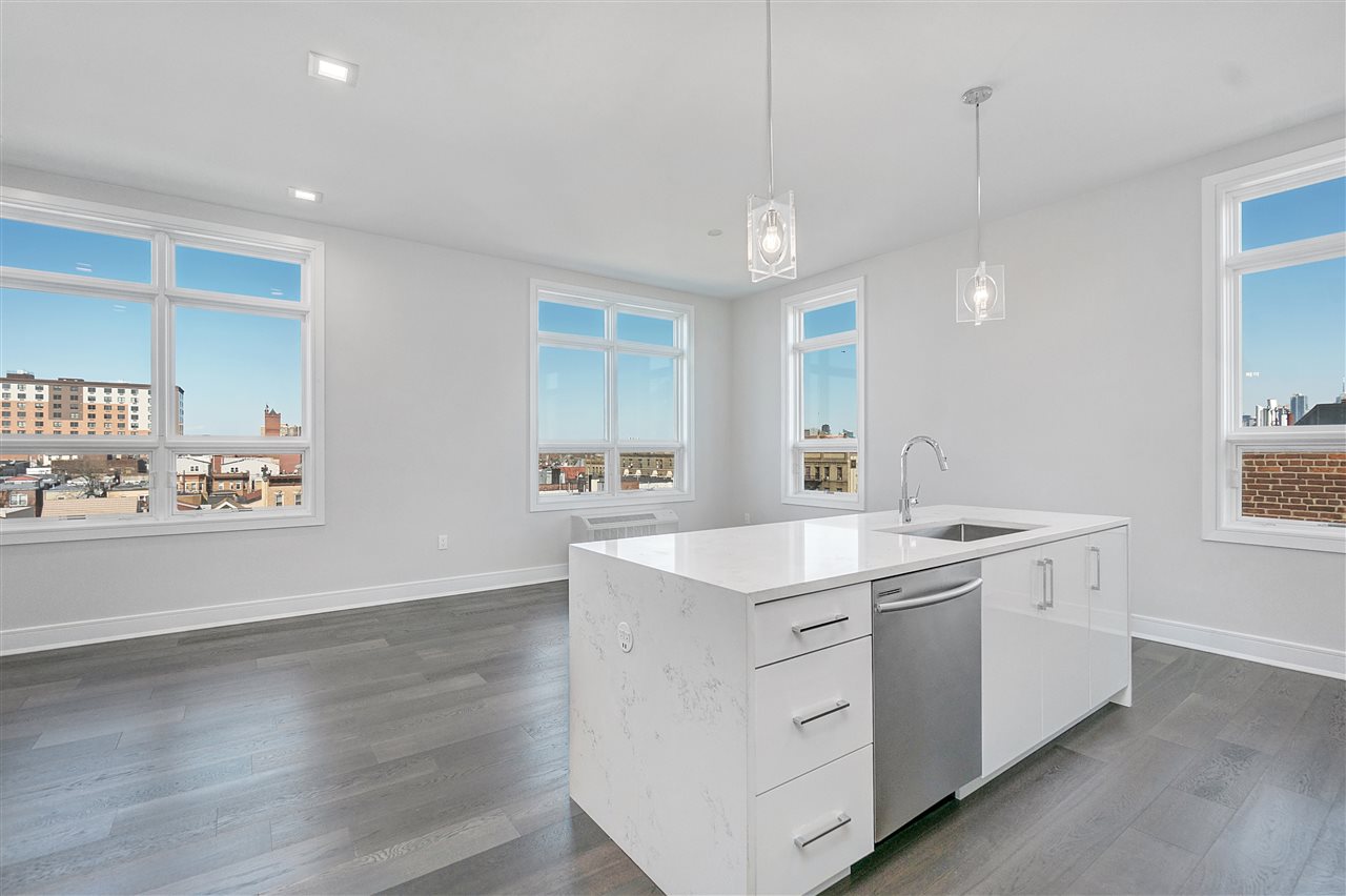 # 250009093 - For Rent in Union City NJ