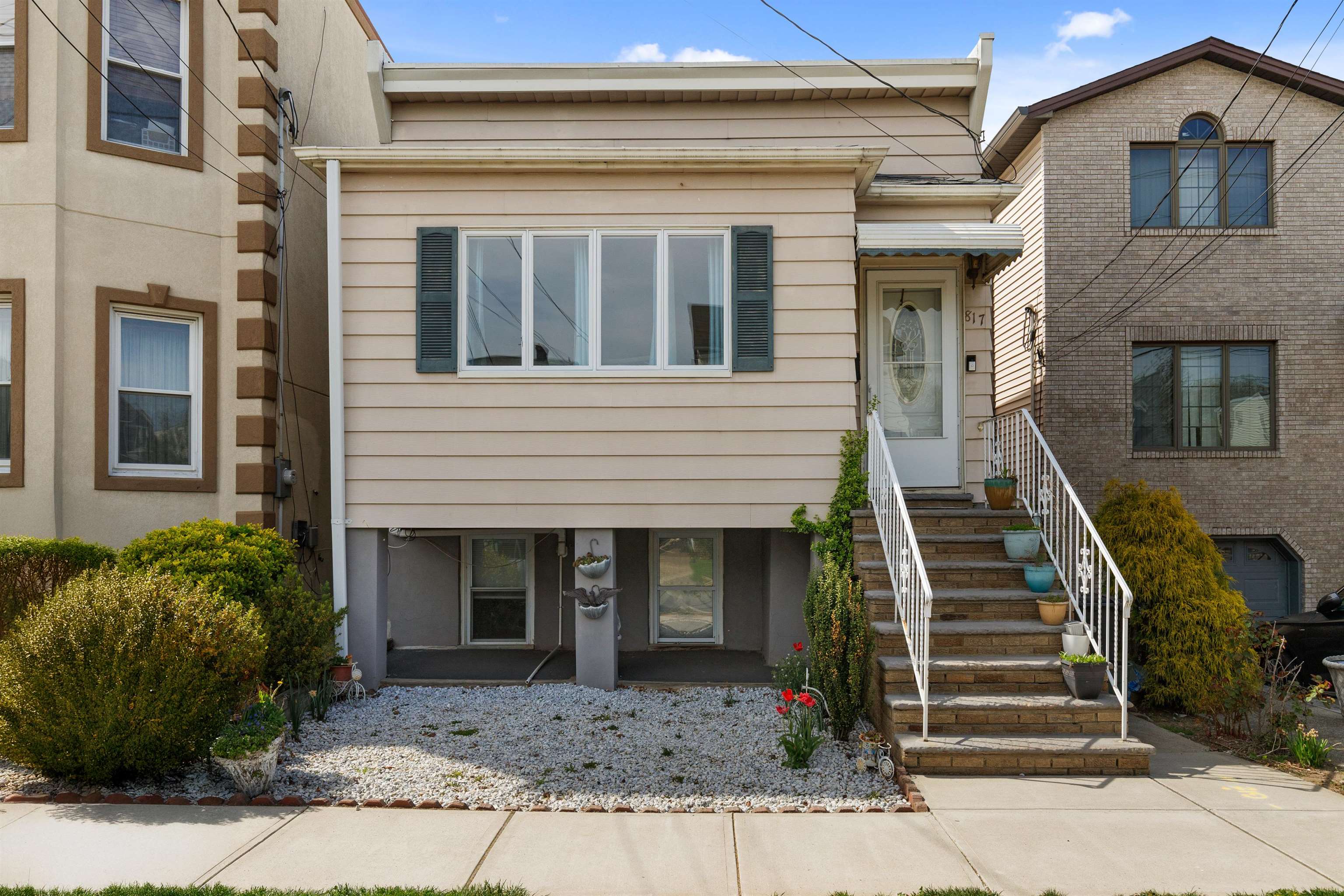 # 250009099 - For Rent in Secaucus NJ