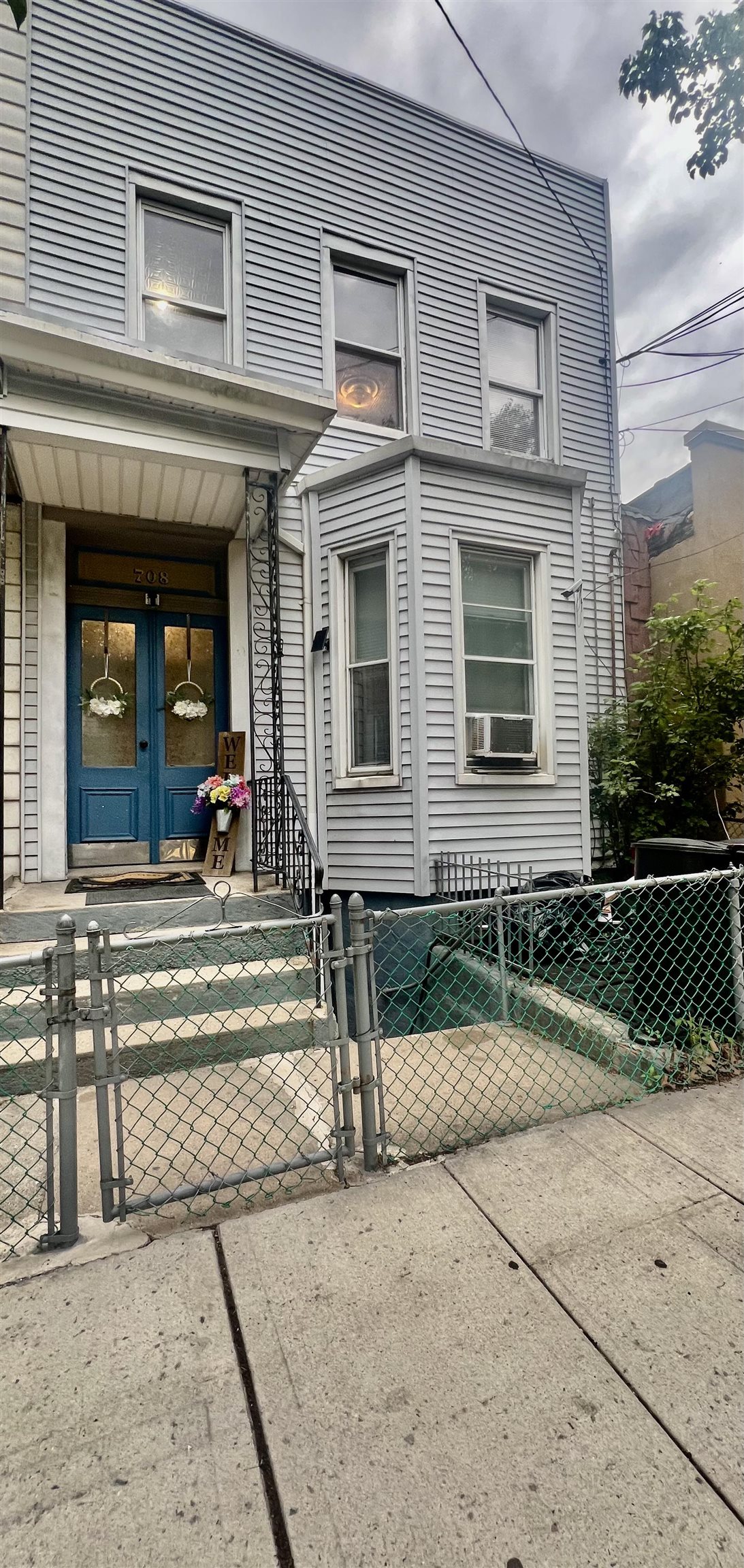 # 250009184 - For Rent in Union City NJ
