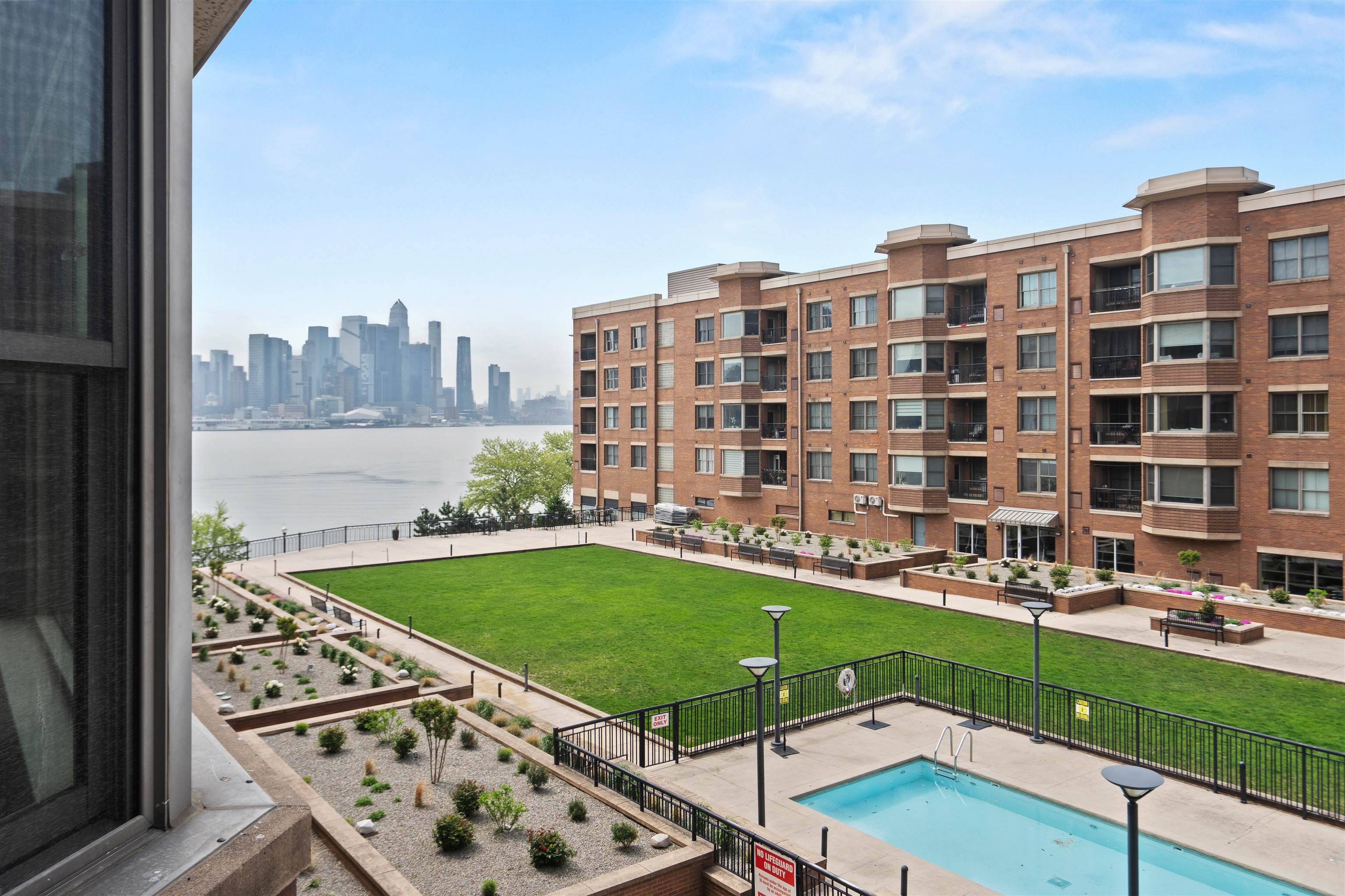 # 250009359 - For Rent in West New York NJ