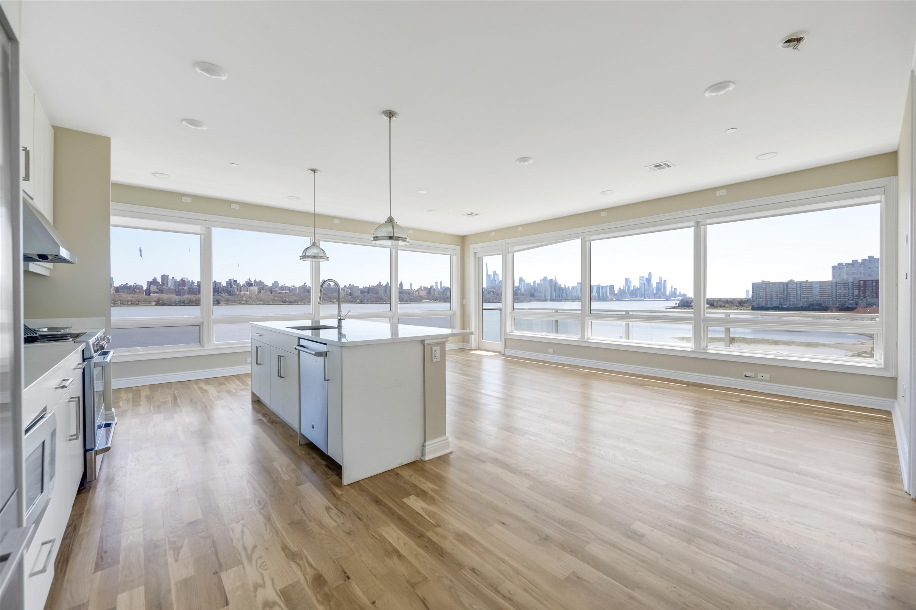 # 250009365 - For Rent in Edgewater NJ