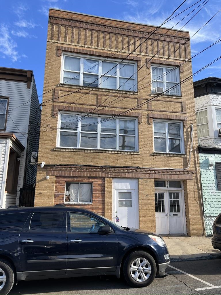 # 250009392 - For Rent in West New York NJ
